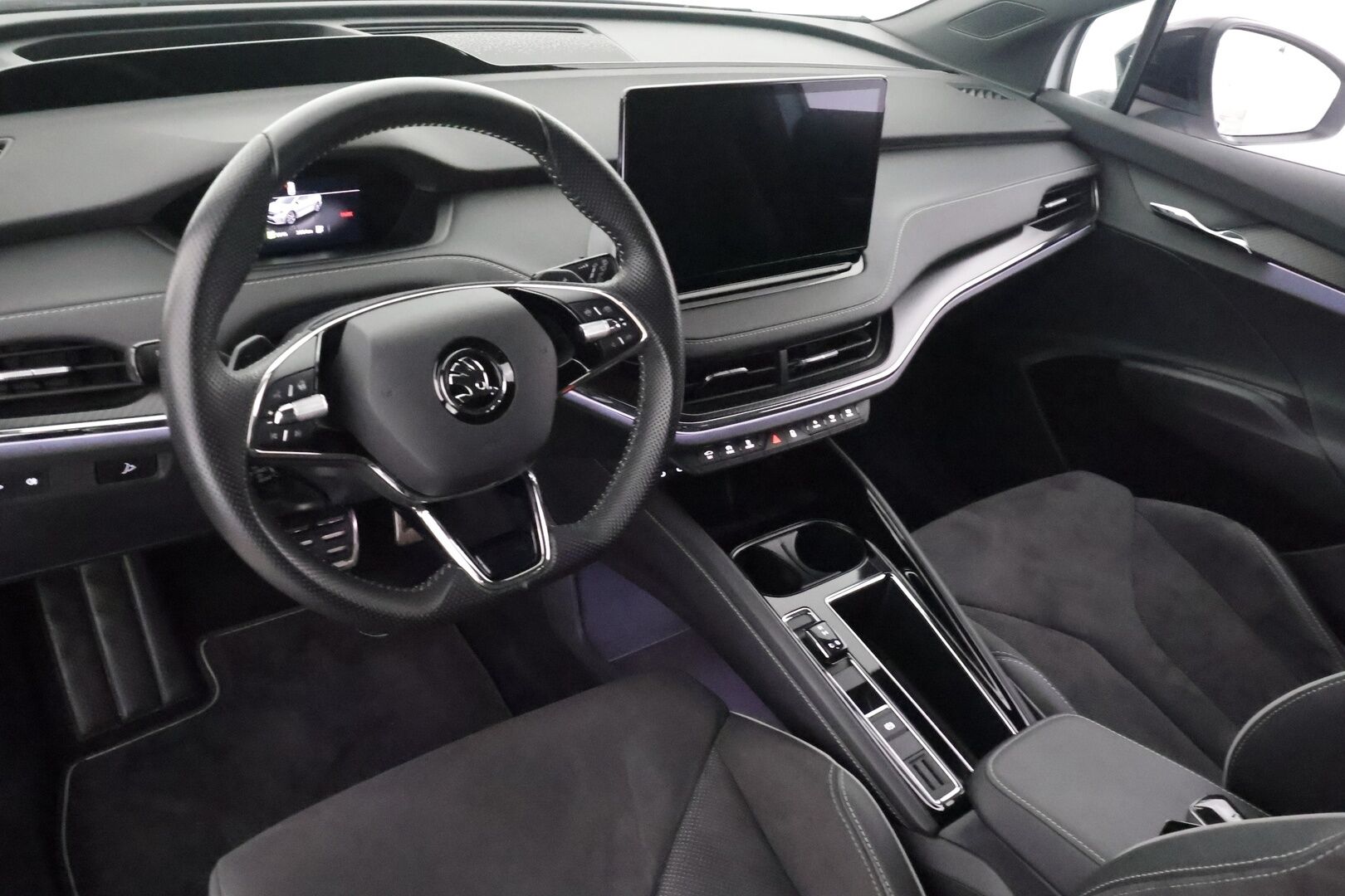 Skoda Enyaq 2022 80iV Sportline - | HUD | ACC | Muistipenkki | 360° | ILP | Matrix-LED | Keyless | Navi | Kaistavahti | Kahdet renkaat | Merkkihuollot | 2x Latauskaapelit |