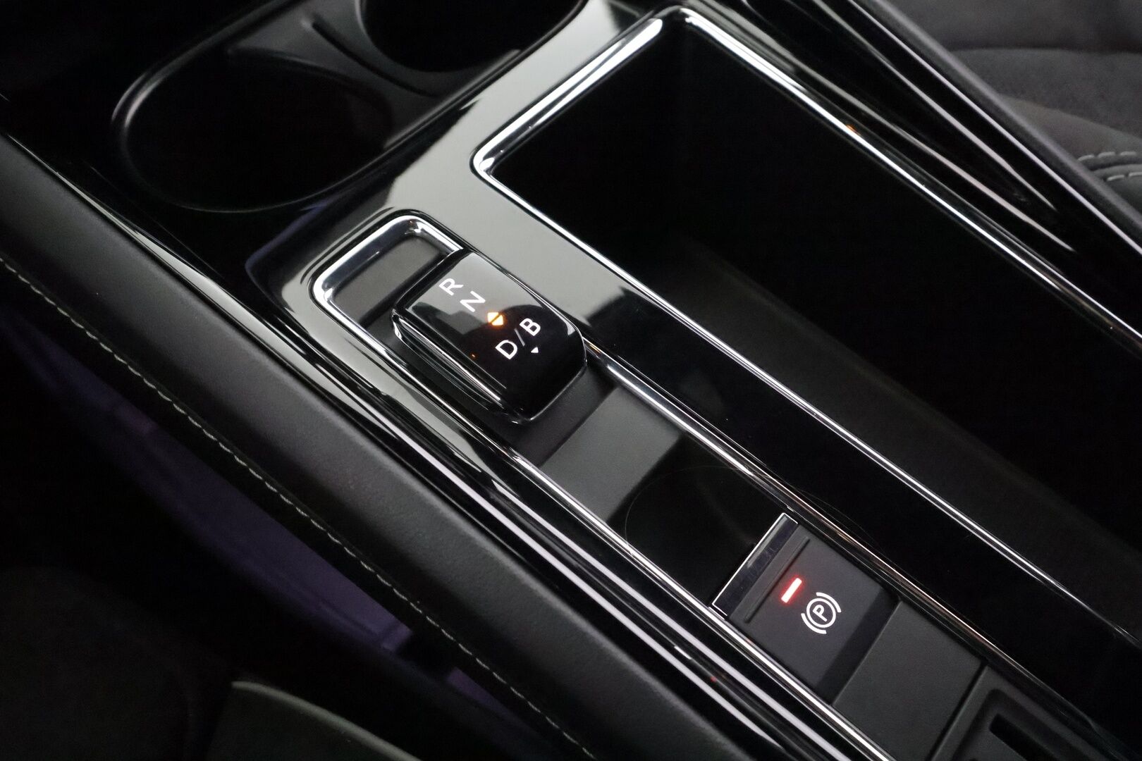 Skoda Enyaq 2022 80iV Sportline - | HUD | ACC | Muistipenkki | 360° | ILP | Matrix-LED | Keyless | Navi | Kaistavahti | Kahdet renkaat | Merkkihuollot | 2x Latauskaapelit |