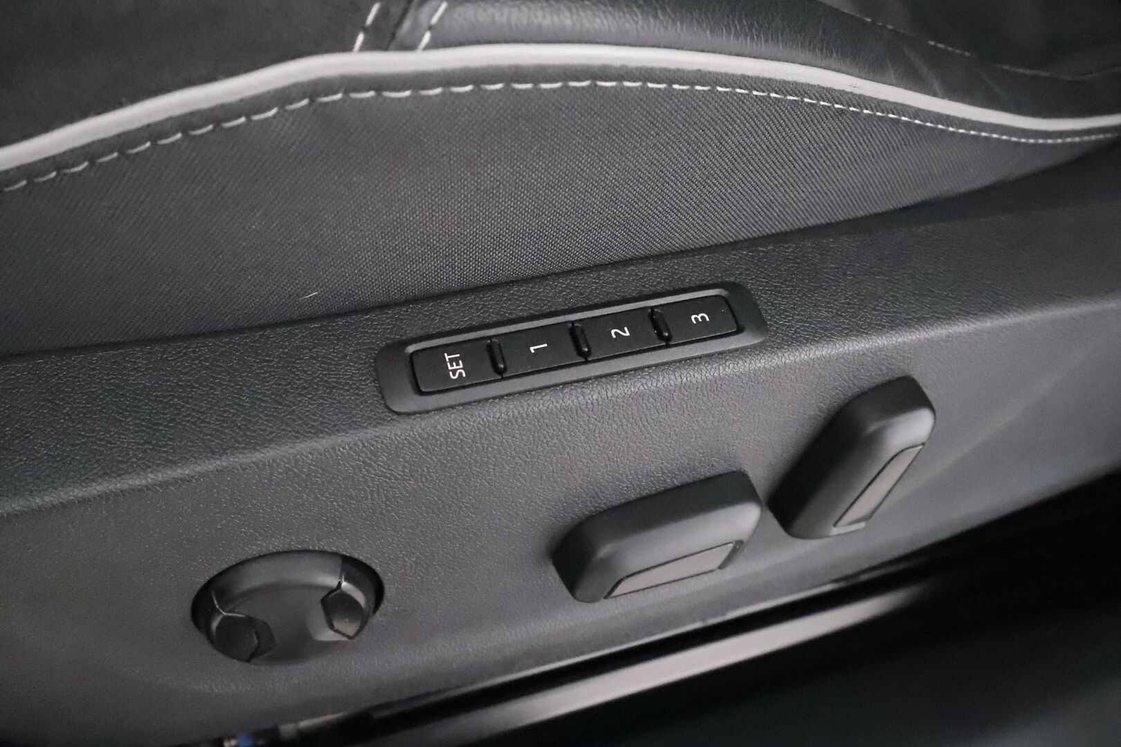 Skoda Enyaq 2022 80iV Sportline - | HUD | ACC | Muistipenkki | 360° | ILP | Matrix-LED | Keyless | Navi | Kaistavahti | Kahdet renkaat | Merkkihuollot | 2x Latauskaapelit |