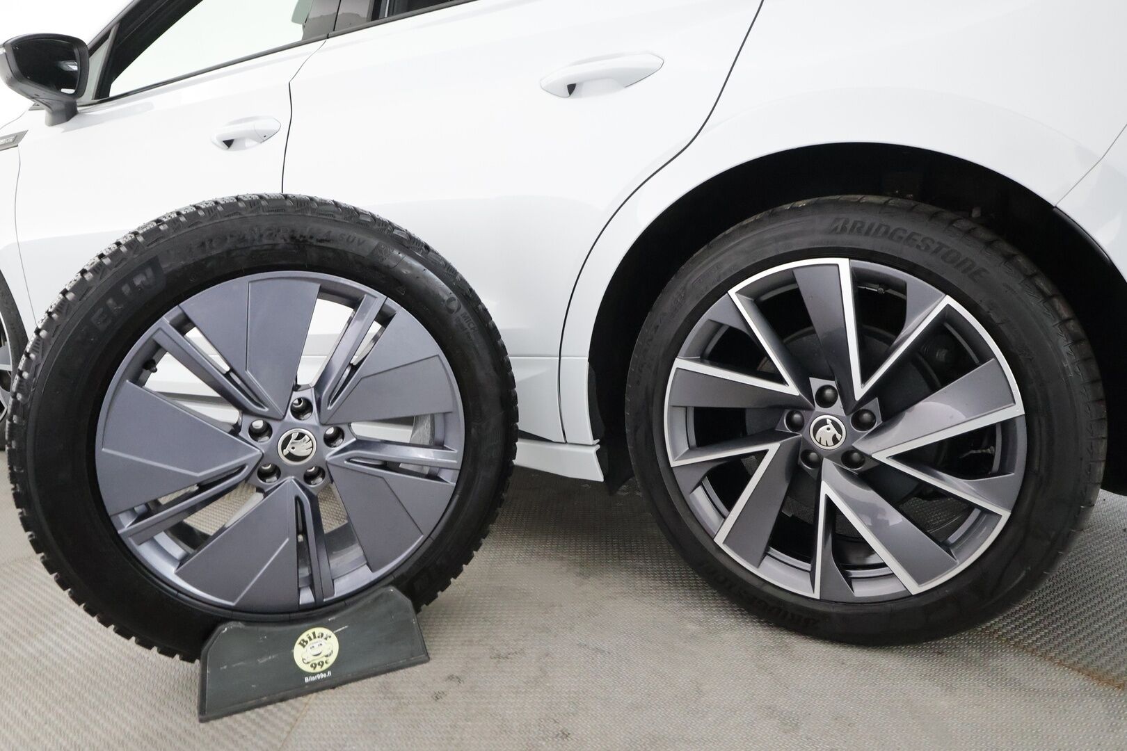 Skoda Enyaq 2022 80iV Sportline - | HUD | ACC | Muistipenkki | 360° | ILP | Matrix-LED | Keyless | Navi | Kaistavahti | Kahdet renkaat | Merkkihuollot | 2x Latauskaapelit |