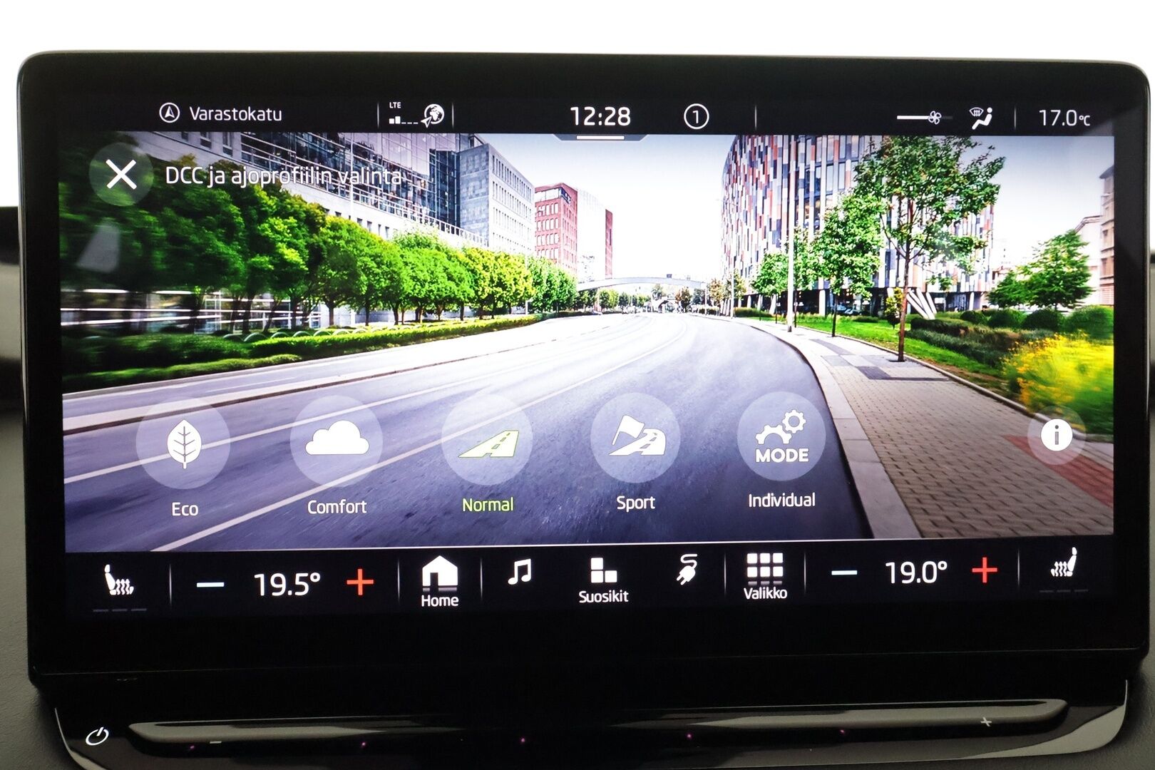 Skoda Enyaq 2022 80iV Sportline - | HUD | ACC | Muistipenkki | 360° | ILP | Matrix-LED | Keyless | Navi | Kaistavahti | Kahdet renkaat | Merkkihuollot | 2x Latauskaapelit |
