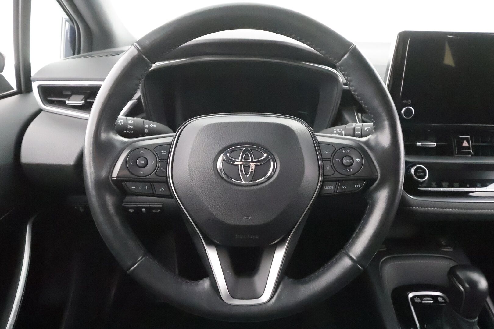 Toyota Corolla 2022 Touring Sports 1,8 Hybrid Active Business - | ACC | Webasto | Puolinahat | Sähköluukku | LED | Keyless | Ratinlämmitin | Kahdet renkaat aluvanteilla | Merkkihuollettu |