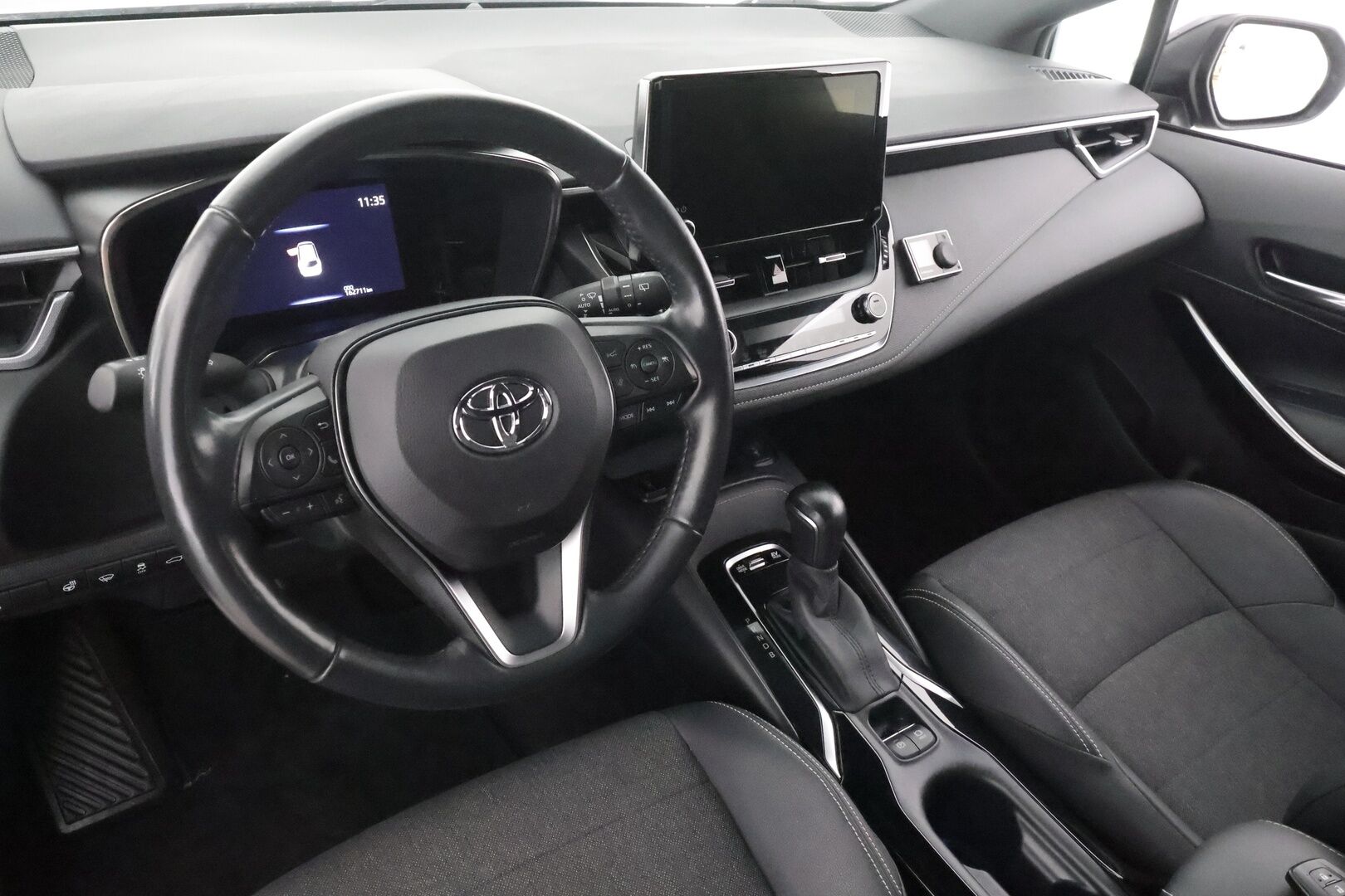 Toyota Corolla 2022 Touring Sports 1,8 Hybrid Active Business - | ACC | Webasto | Puolinahat | Sähköluukku | LED | Keyless | Ratinlämmitin | Kahdet renkaat aluvanteilla | Merkkihuollettu |