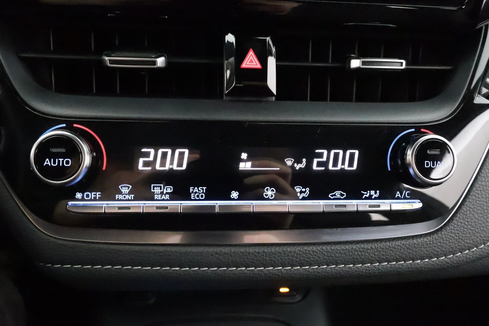 Toyota Corolla 2022 Touring Sports 1,8 Hybrid Active Business - | ACC | Webasto | Puolinahat | Sähköluukku | LED | Keyless | Ratinlämmitin | Kahdet renkaat aluvanteilla | Merkkihuollettu |