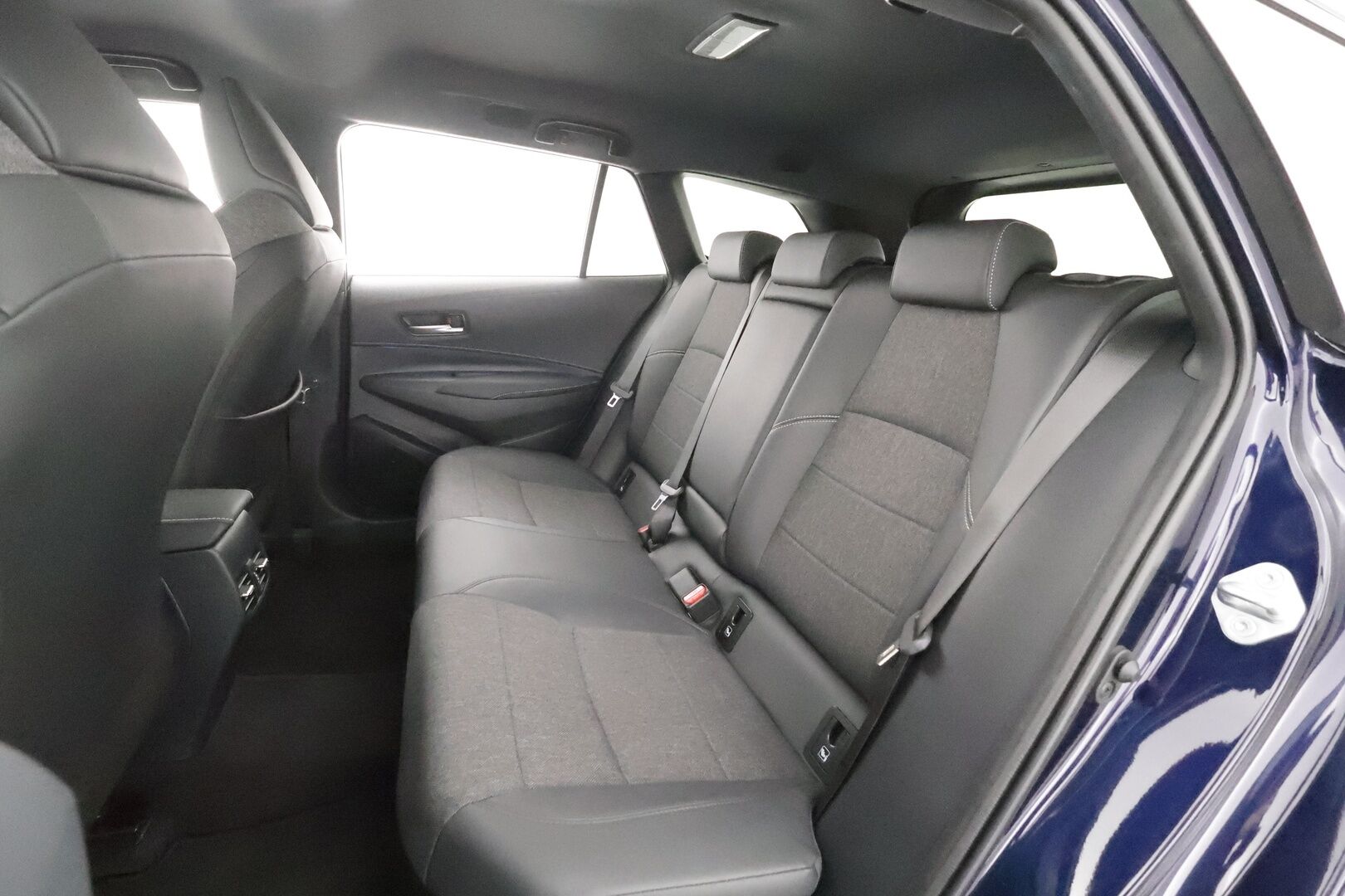 Toyota Corolla 2022 Touring Sports 1,8 Hybrid Active Business - | ACC | Webasto | Puolinahat | Sähköluukku | LED | Keyless | Ratinlämmitin | Kahdet renkaat aluvanteilla | Merkkihuollettu |