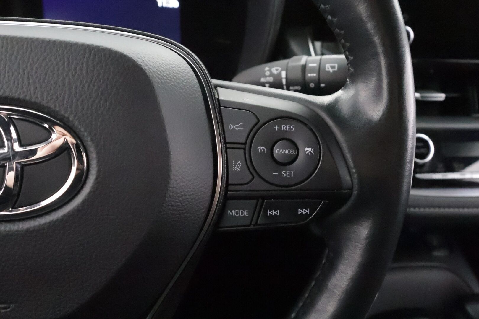 Toyota Corolla 2022 Touring Sports 1,8 Hybrid Active Business - | ACC | Webasto | Puolinahat | Sähköluukku | LED | Keyless | Ratinlämmitin | Kahdet renkaat aluvanteilla | Merkkihuollettu |