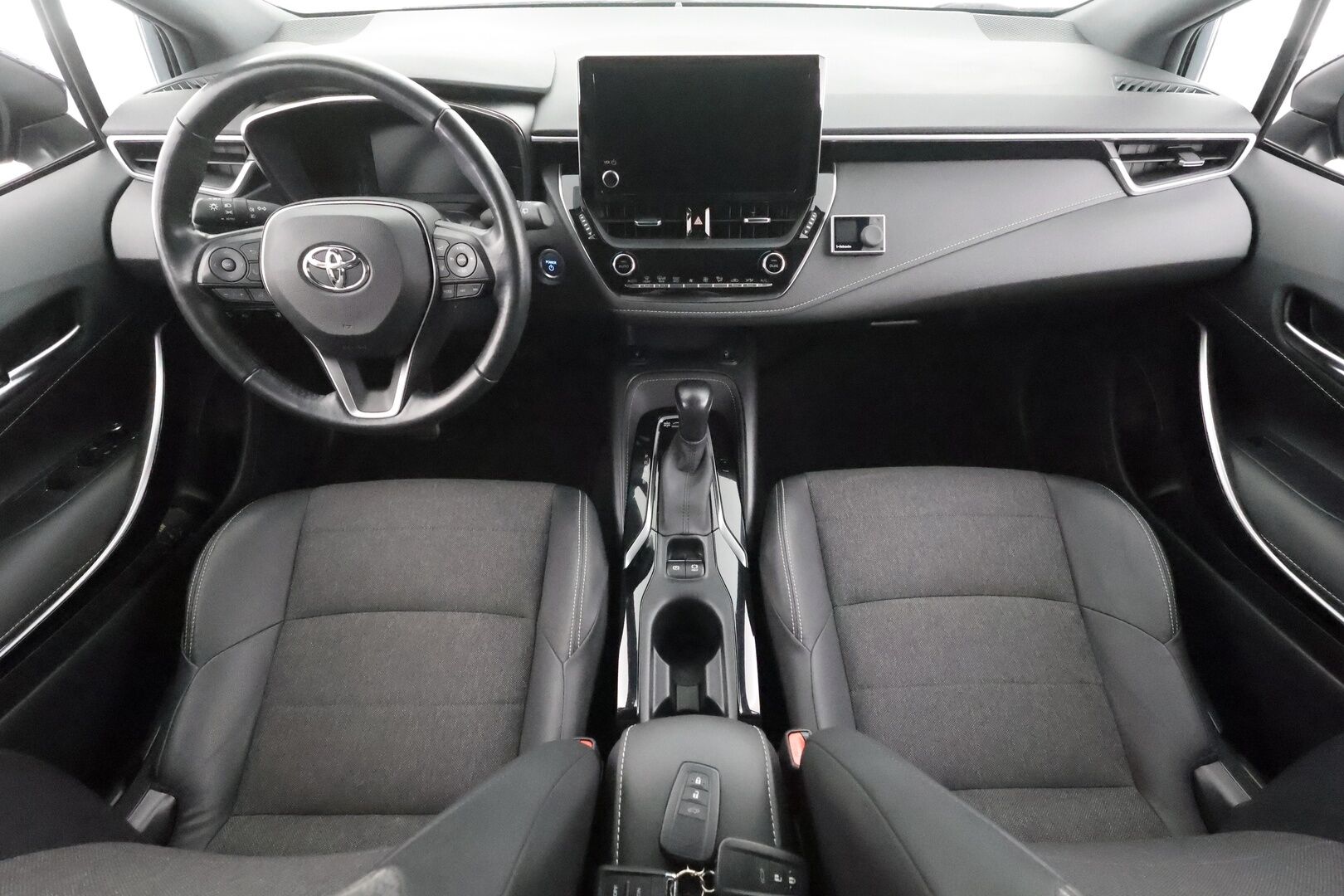 Toyota Corolla 2022 Touring Sports 1,8 Hybrid Active Business - | ACC | Webasto | Puolinahat | Sähköluukku | LED | Keyless | Ratinlämmitin | Kahdet renkaat aluvanteilla | Merkkihuollettu |