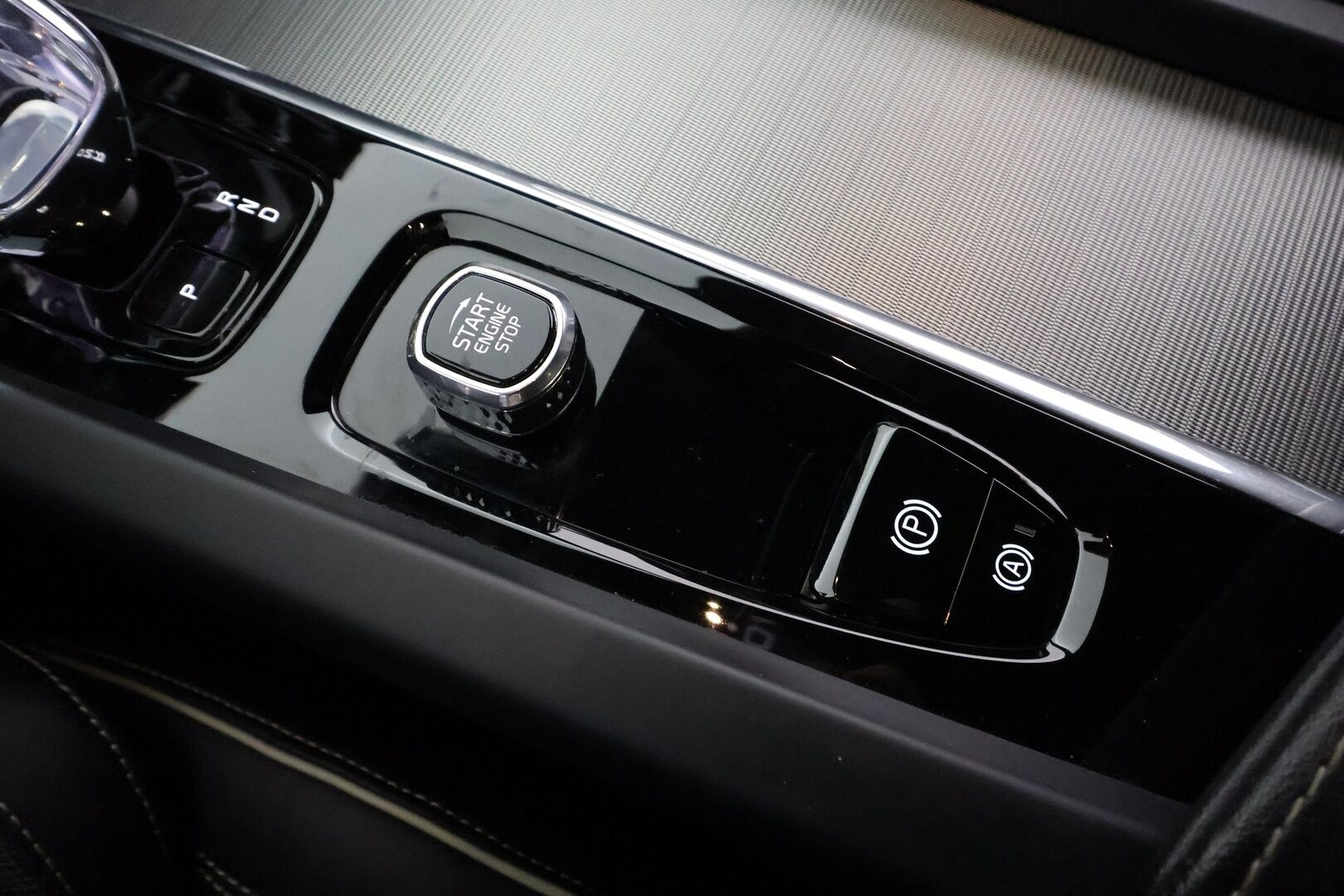 Volvo S60 2023 B5 AWD MHEV Business Plus Dark aut * Bowers&Wilkins / Webasto / Muistipenkit / Pilot Assist / Koukku / P.kamera / Sporttipenkit * - Merkkihuollettu / Suomi-auto / Kahdet renkaat