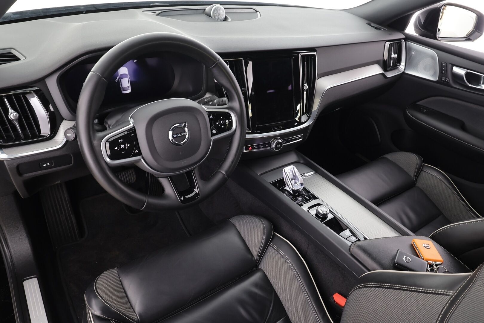 Volvo S60 2023 B5 AWD MHEV Business Plus Dark aut * Bowers&Wilkins / Webasto / Muistipenkit / Pilot Assist / Koukku / P.kamera / Sporttipenkit * - Merkkihuollettu / Suomi-auto / Kahdet renkaat - HULLUT AVAJAISHULINAT KORKOTARJOUS 3,29 %