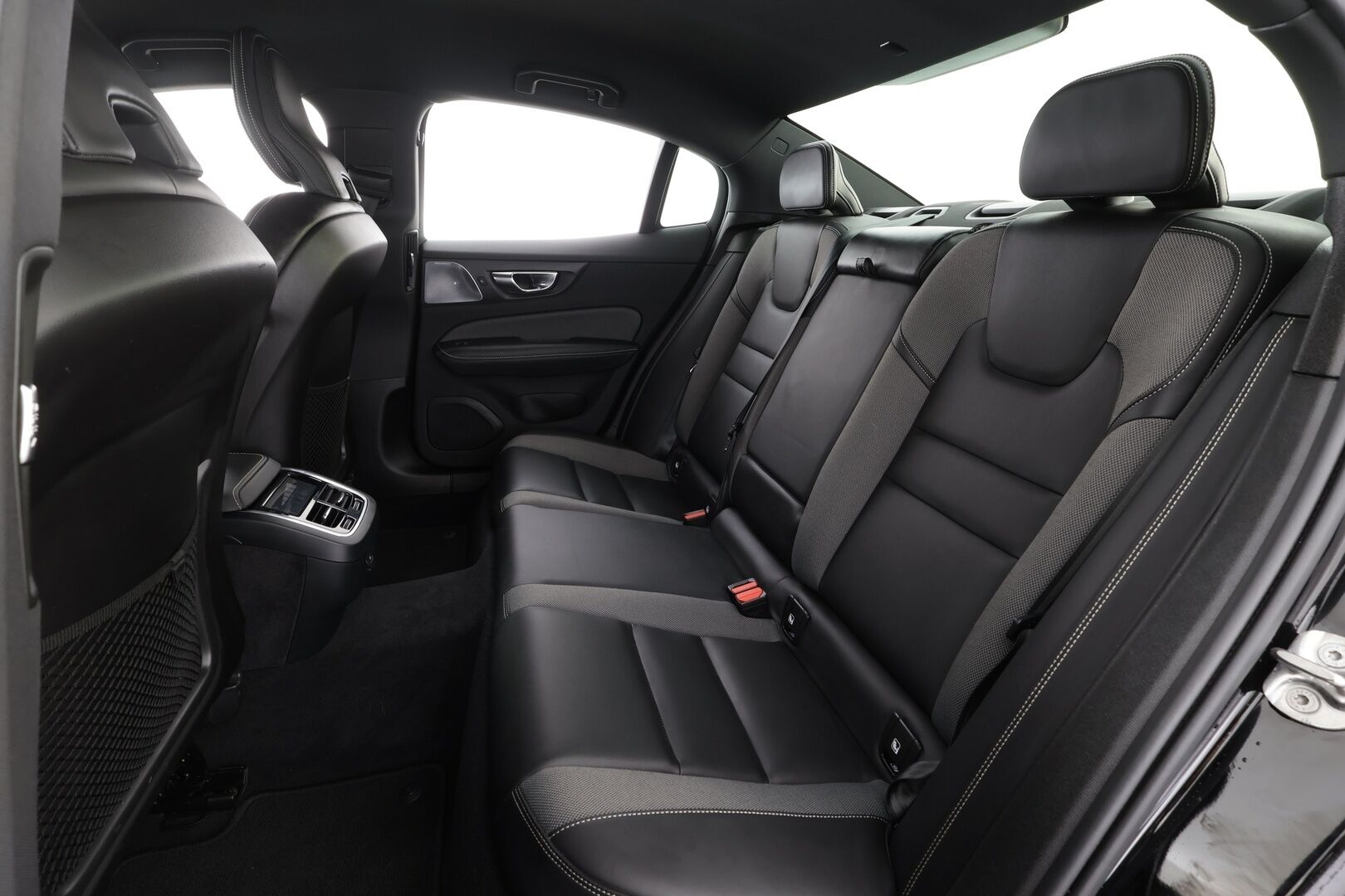 Volvo S60 2023 B5 AWD MHEV Business Plus Dark aut * Bowers&Wilkins / Webasto / Muistipenkit / Pilot Assist / Koukku / P.kamera / Sporttipenkit * - Merkkihuollettu / Suomi-auto / Kahdet renkaat