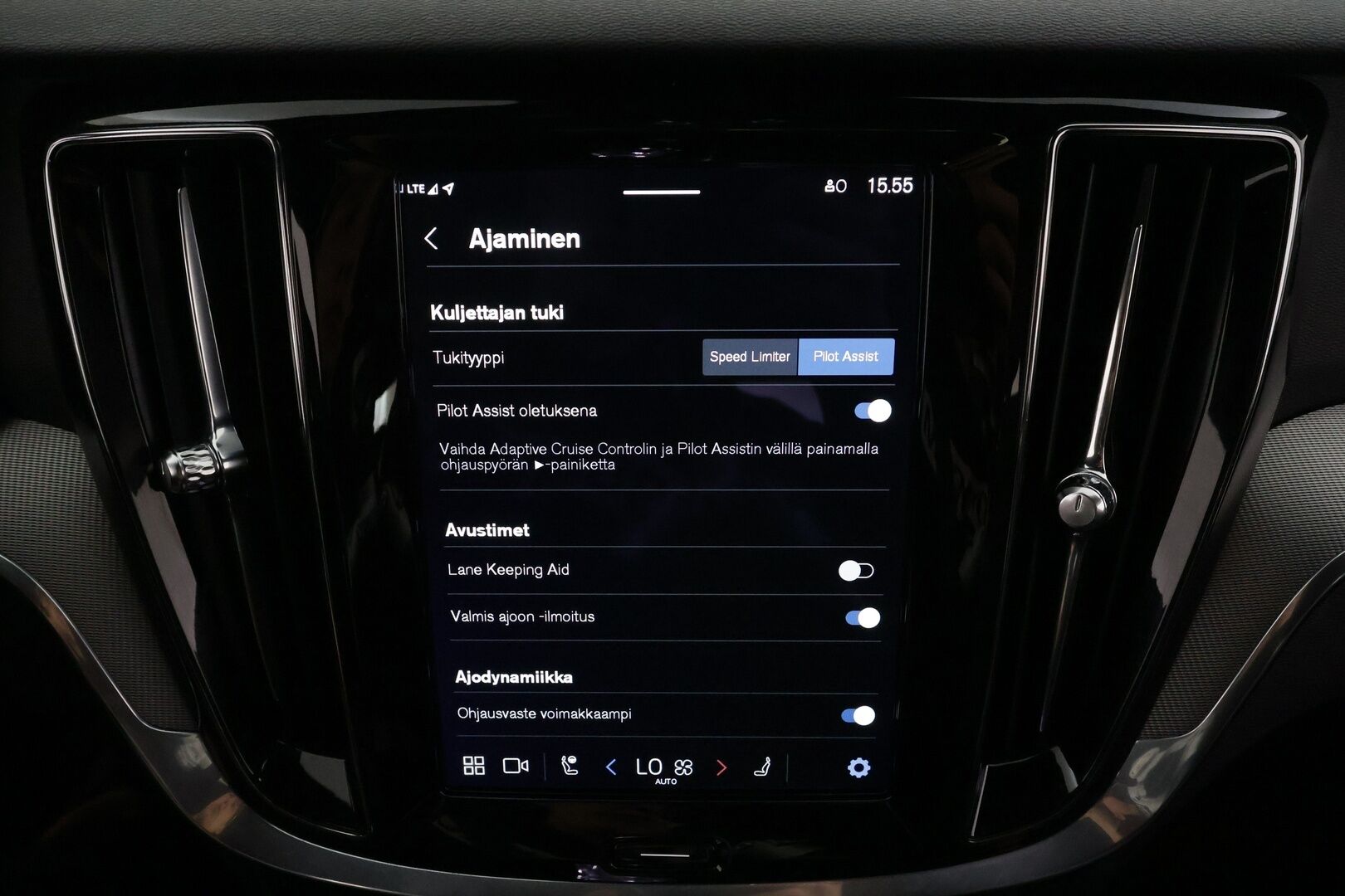 Volvo S60 2023 B5 AWD MHEV Business Plus Dark aut * Bowers&Wilkins / Webasto / Muistipenkit / Pilot Assist / Koukku / P.kamera / Sporttipenkit * - Merkkihuollettu / Suomi-auto / Kahdet renkaat - HULLUT AVAJAISHULINAT KORKOTARJOUS 3,29 %