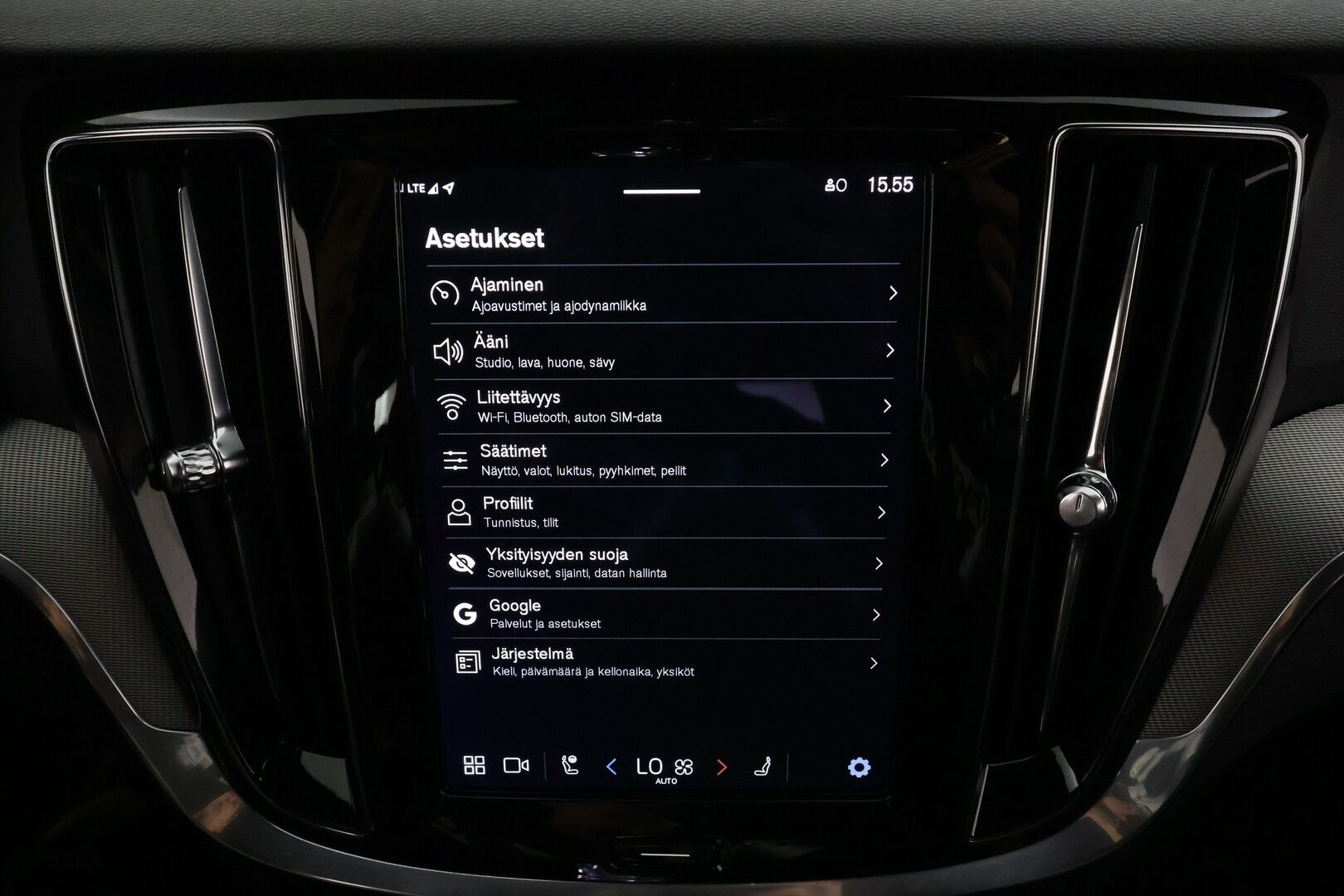 Volvo S60 2023 B5 AWD MHEV Business Plus Dark aut * Bowers&Wilkins / Webasto / Muistipenkit / Pilot Assist / Koukku / P.kamera / Sporttipenkit * - Merkkihuollettu / Suomi-auto / Kahdet renkaat - HULLUT AVAJAISHULINAT KORKOTARJOUS 3,29 %