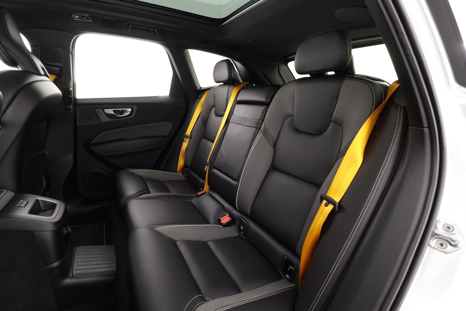 Volvo XC60 2020 T8 TwE AWD Polestar Engineered aut * ACC / HUD / Panorama / Full LED / Muistipenkki / Koukku / H&K / 360° / Webasto / Navi * - 1.Om Suomi-auto / Kahdet renkaat aluvanteilla - HULLU BLACKWEEK KORKOTARJOUS 2,49%