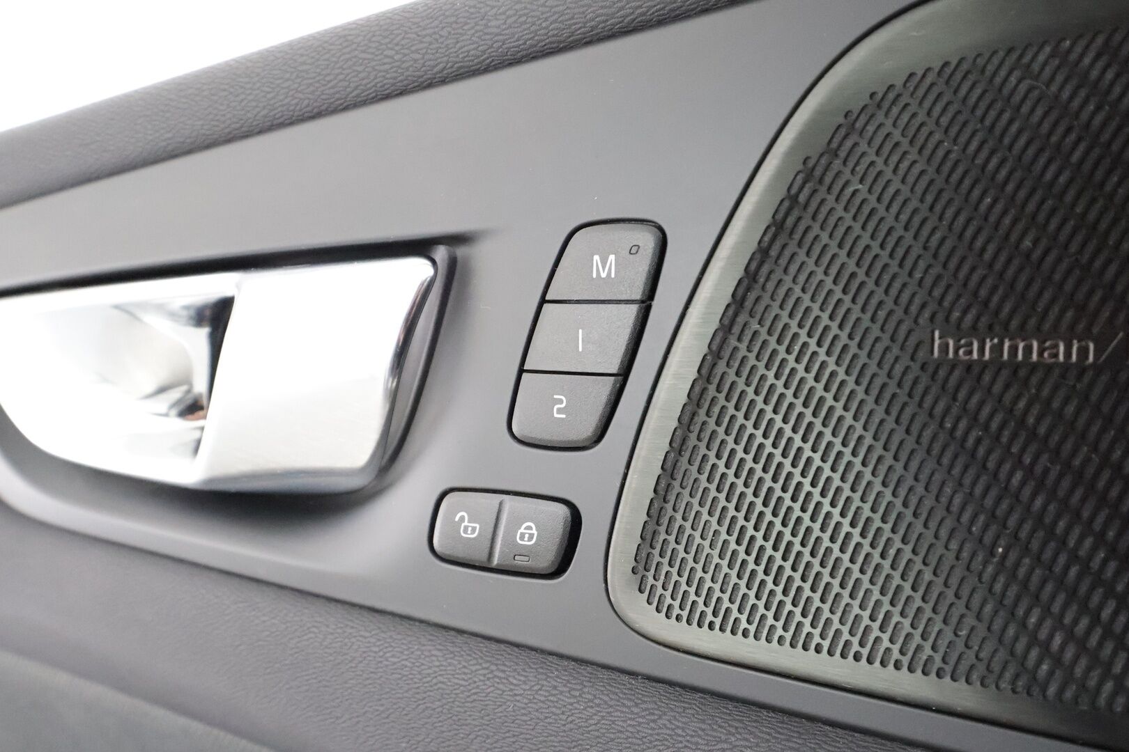 Volvo XC60 2020 T8 TwE AWD Polestar Engineered aut * ACC / HUD / Panorama / Full LED / Muistipenkki / Koukku / H&K / 360° / Webasto / Navi * - 1.Om Suomi-auto / Kahdet renkaat aluvanteilla - HULLU BLACKWEEK KORKOTARJOUS 2,49%