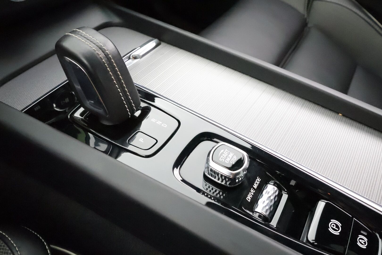 Volvo XC60 2020 T8 TwE AWD Polestar Engineered aut * ACC / HUD / Panorama / Full LED / Muistipenkki / Koukku / H&K / 360° / Webasto / Navi * - 1.Om Suomi-auto / Kahdet renkaat aluvanteilla - HULLU BLACKWEEK KORKOTARJOUS 2,49%