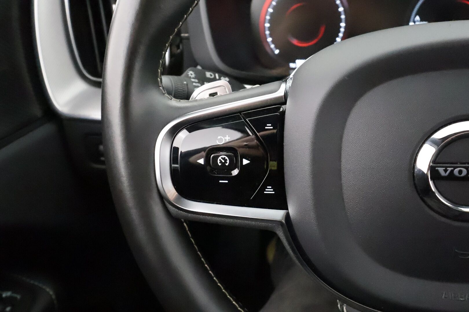 Volvo XC60 2020 T8 TwE AWD Polestar Engineered aut * ACC / HUD / Panorama / Full LED / Muistipenkki / Koukku / H&K / 360° / Webasto / Navi * - 1.Om Suomi-auto / Kahdet renkaat aluvanteilla - HULLU BLACKWEEK KORKOTARJOUS 2,49%