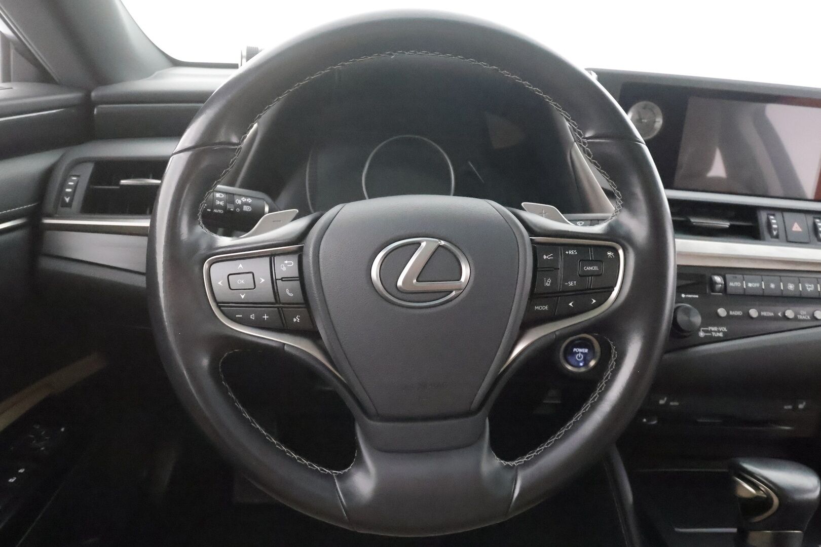 Lexus ES 2020 300h Comfort - | ACC | Lohko+Sisä | Lasikattoluukku | P.Kamera | Sähköpenkit | Kaistavahti | Bi-LED | Navi | Keyless | Nahat | Suomi-auto | Kahdet renkaat aluvanteilla | Merkkihuollettu | Juuri huollettu |