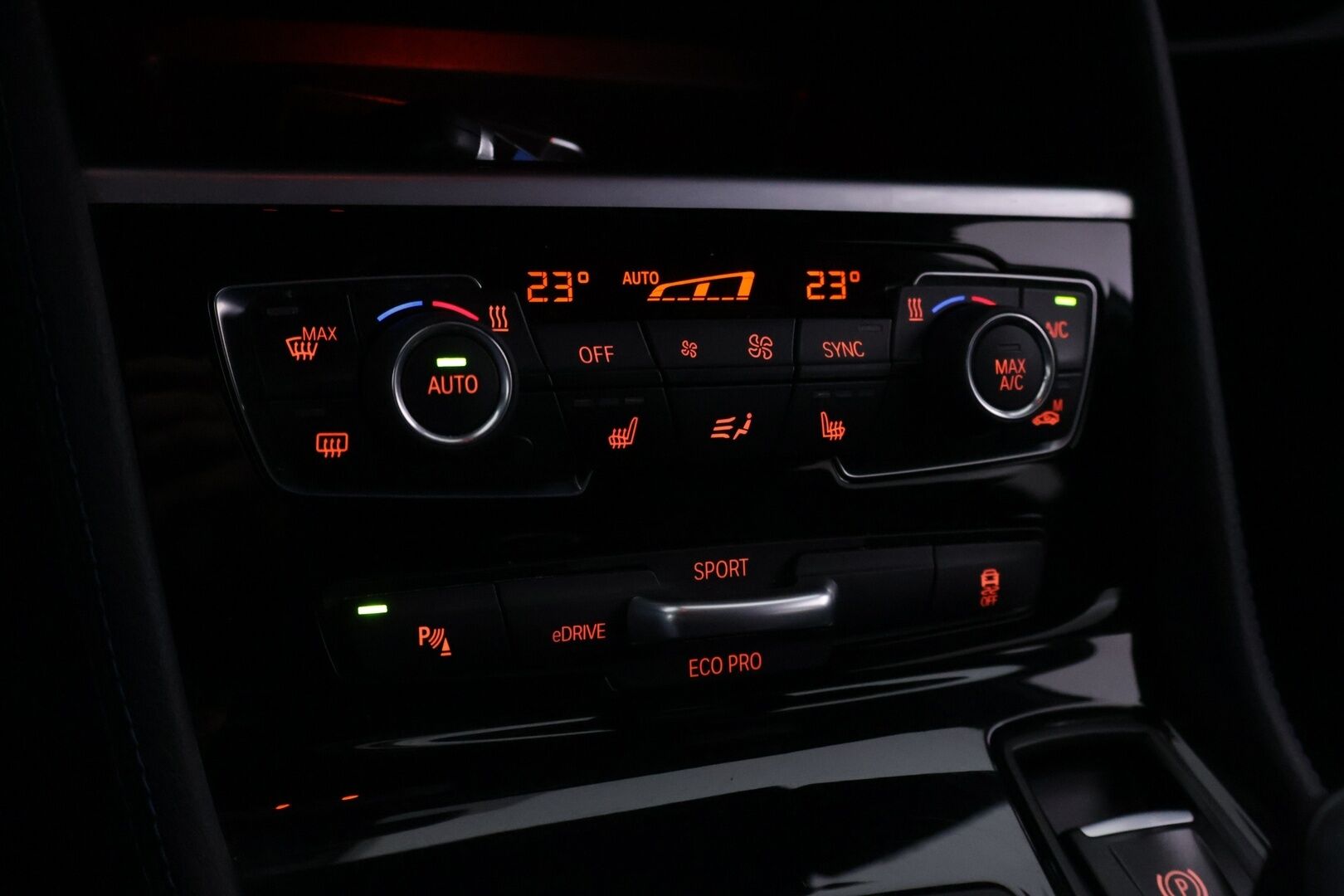 BMW 225 2019 10 kWh, 225xe iPerformance M Sport *HUD / BlowByHeater / HiFi / P-Kamera / LED / Sporttinahat / S-Luukku* - Ratinlämmitin / Prof. Navi / Tutkat*