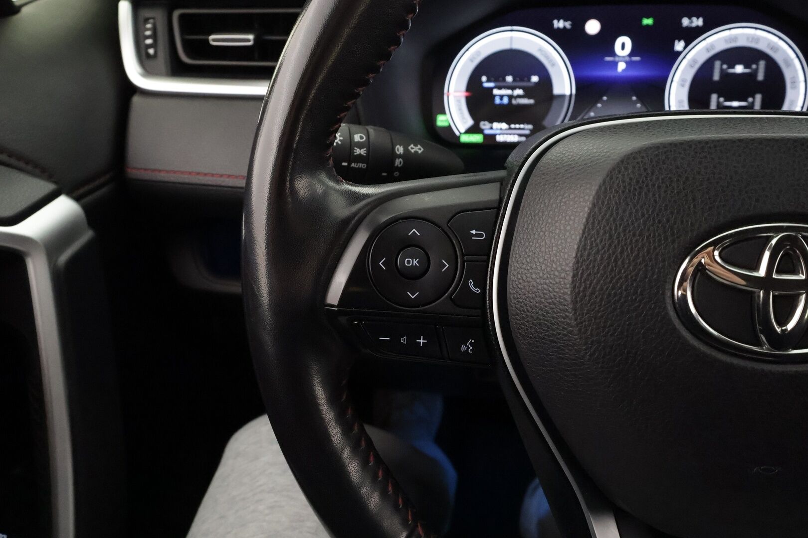 Toyota RAV4 Plug-in 2023 Hybrid 2,5 AWD-i Active Edition * ACC / LED / P.kamera / Kaistavahti / Koukku / Lohkolämmitin / KeylessGO * - 1.om Suomi-auto / 2x Latauskaapelit / Kahdet renkaat / Merkkihuollot / Facelift - HULLU BLACKWEEK KORKOTARJOUS 2,49%