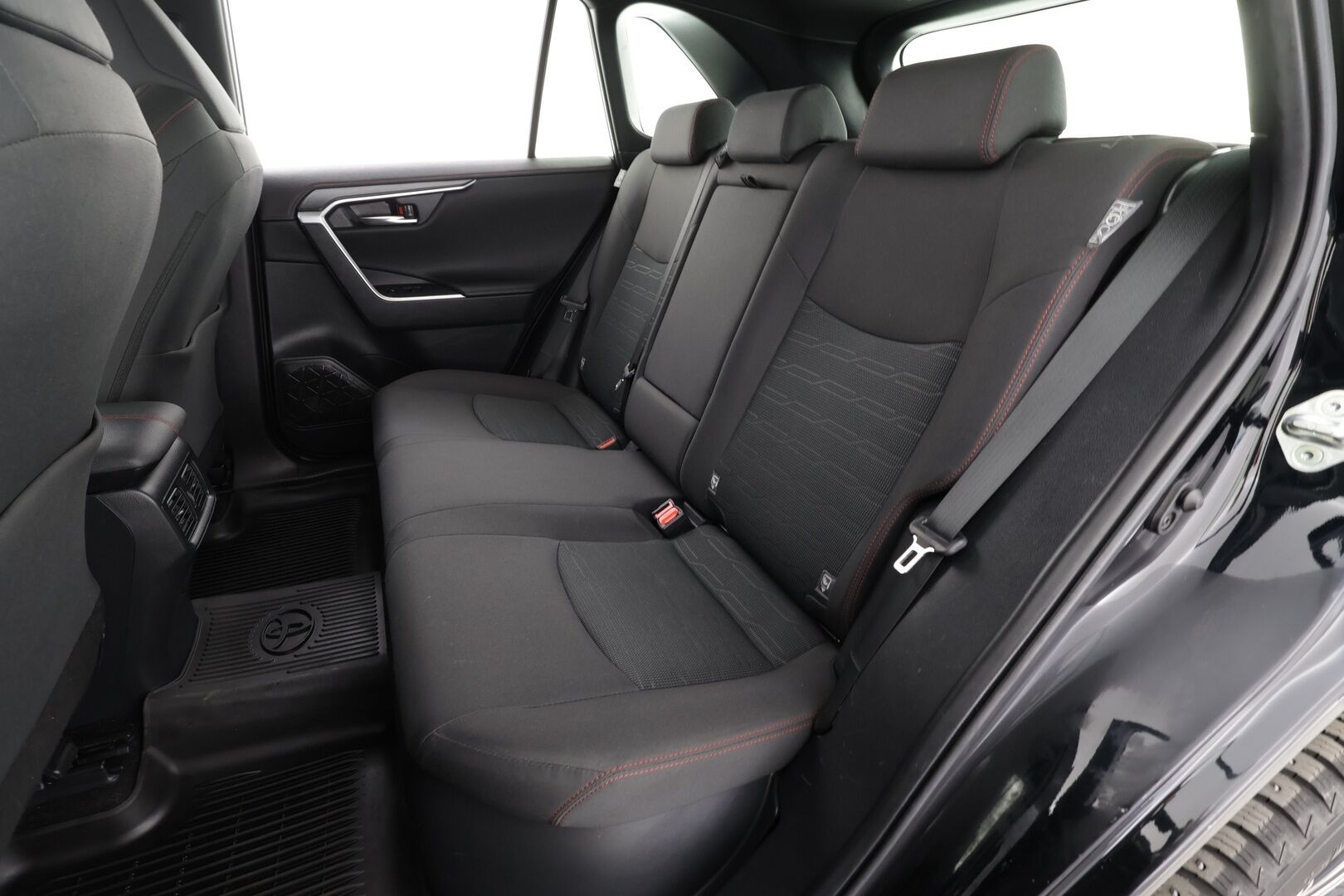 Toyota RAV4 Plug-in 2023 Hybrid 2,5 AWD-i Active Edition * ACC / LED / P.kamera / Kaistavahti / Koukku / Lohkolämmitin / KeylessGO * - 1.om Suomi-auto / 2x Latauskaapelit / Kahdet renkaat / Merkkihuollot / Facelift - HULLU BLACKWEEK KORKOTARJOUS 2,49%