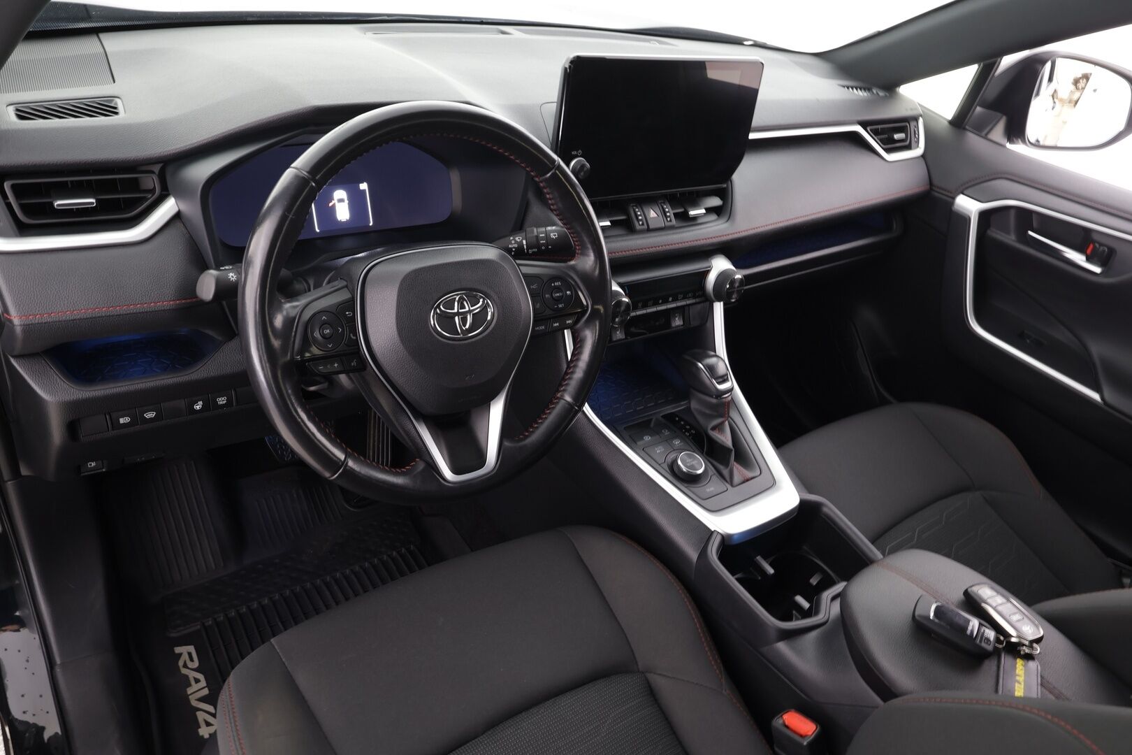 Toyota RAV4 Plug-in 2023 Hybrid 2,5 AWD-i Active Edition * ACC / LED / P.kamera / Kaistavahti / Koukku / Lohkolämmitin / KeylessGO * - 1.om Suomi-auto / 2x Latauskaapelit / Kahdet renkaat / Merkkihuollot / Facelift - HULLU BLACKWEEK KORKOTARJOUS 2,49%