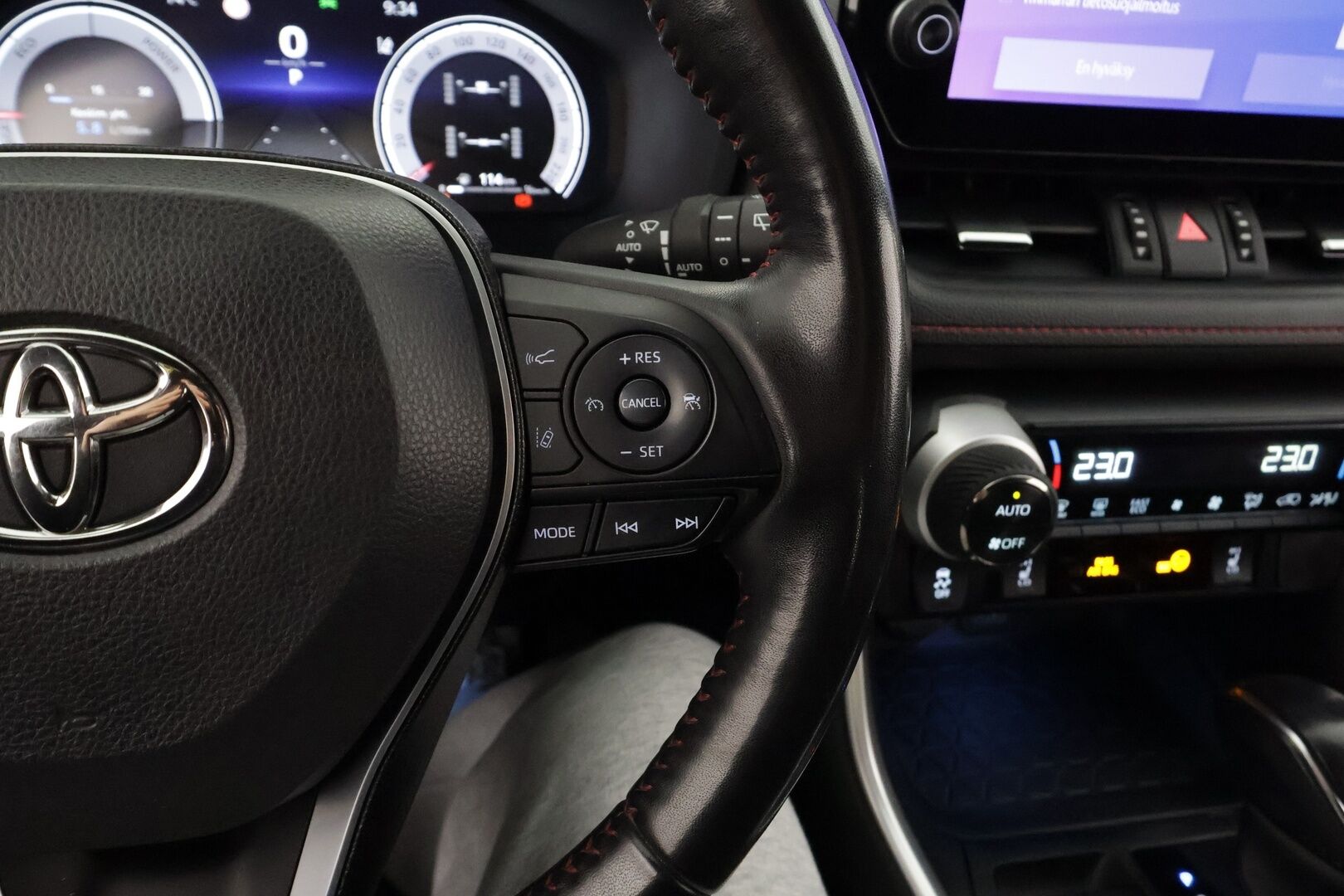 Toyota RAV4 Plug-in 2023 Hybrid 2,5 AWD-i Active Edition * ACC / LED / P.kamera / Kaistavahti / Koukku / Lohkolämmitin / KeylessGO * - 1.om Suomi-auto / 2x Latauskaapelit / Kahdet renkaat / Merkkihuollot / Facelift - HULLU BLACKWEEK KORKOTARJOUS 2,49%