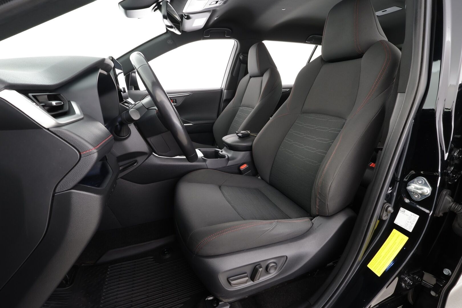 Toyota RAV4 Plug-in 2023 Hybrid 2,5 AWD-i Active Edition * ACC / LED / P.kamera / Kaistavahti / Koukku / Lohkolämmitin / KeylessGO * - 1.om Suomi-auto / 2x Latauskaapelit / Kahdet renkaat / Merkkihuollot / Facelift - HULLU BLACKWEEK KORKOTARJOUS 2,49%