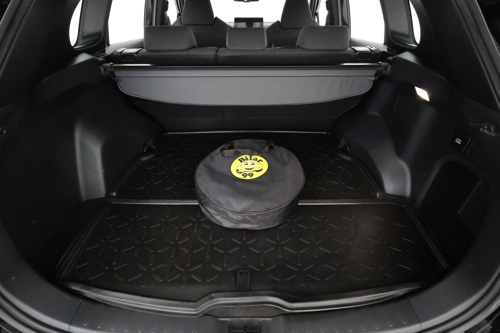 Toyota RAV4 Plug-in 2023 Hybrid 2,5 AWD-i Active Edition * ACC / LED / P.kamera / Kaistavahti / Koukku / Lohkolämmitin / KeylessGO * - 1.om Suomi-auto / 2x Latauskaapelit / Kahdet renkaat / Merkkihuollot / Facelift - HULLU BLACKWEEK KORKOTARJOUS 2,49%