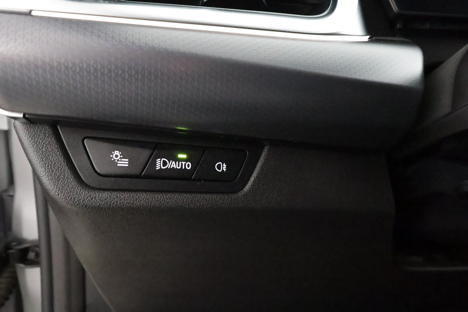 BMW iX1 2023 U11 30 xDrive M Sport Fully Charged * ACC / HUD / 360° / H&K / Koukku / Muistipenkki hieronnalla / ILP / Comfort Access * - 1.Om Suomi-auto / Akku kuntotarkastettu SoH 97,9% / Kahdet renkaat aluvanteilla / Merkkihuollettu / Huippuvarusteet