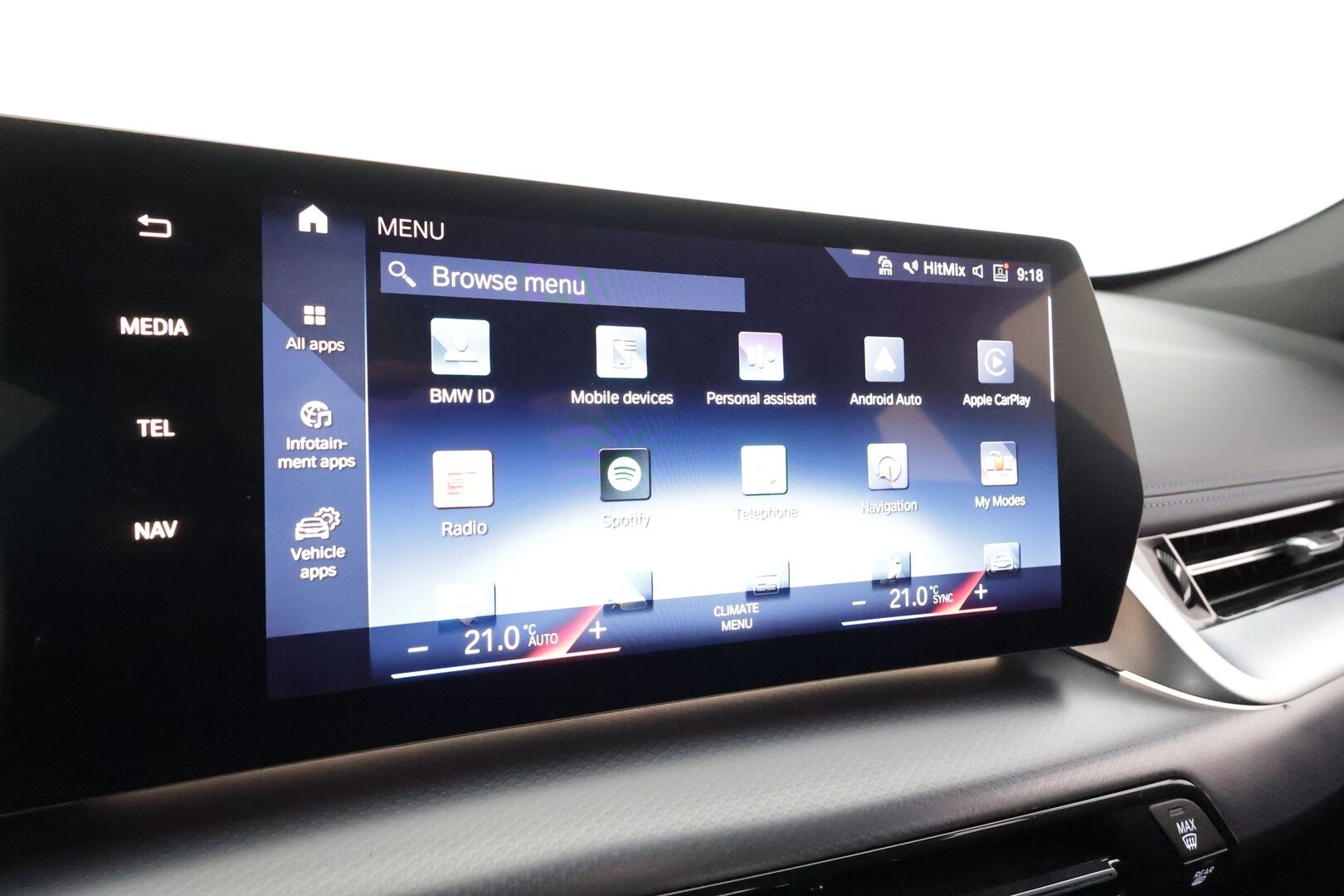 BMW iX1 2023 U11 30 xDrive M Sport Fully Charged * ACC / HUD / 360° / H&K / Koukku / Muistipenkki hieronnalla / ILP / Comfort Access * - 1.Om Suomi-auto / Akku kuntotarkastettu SoH 97,9% / Kahdet renkaat aluvanteilla / Merkkihuollettu / Huippuvarusteet