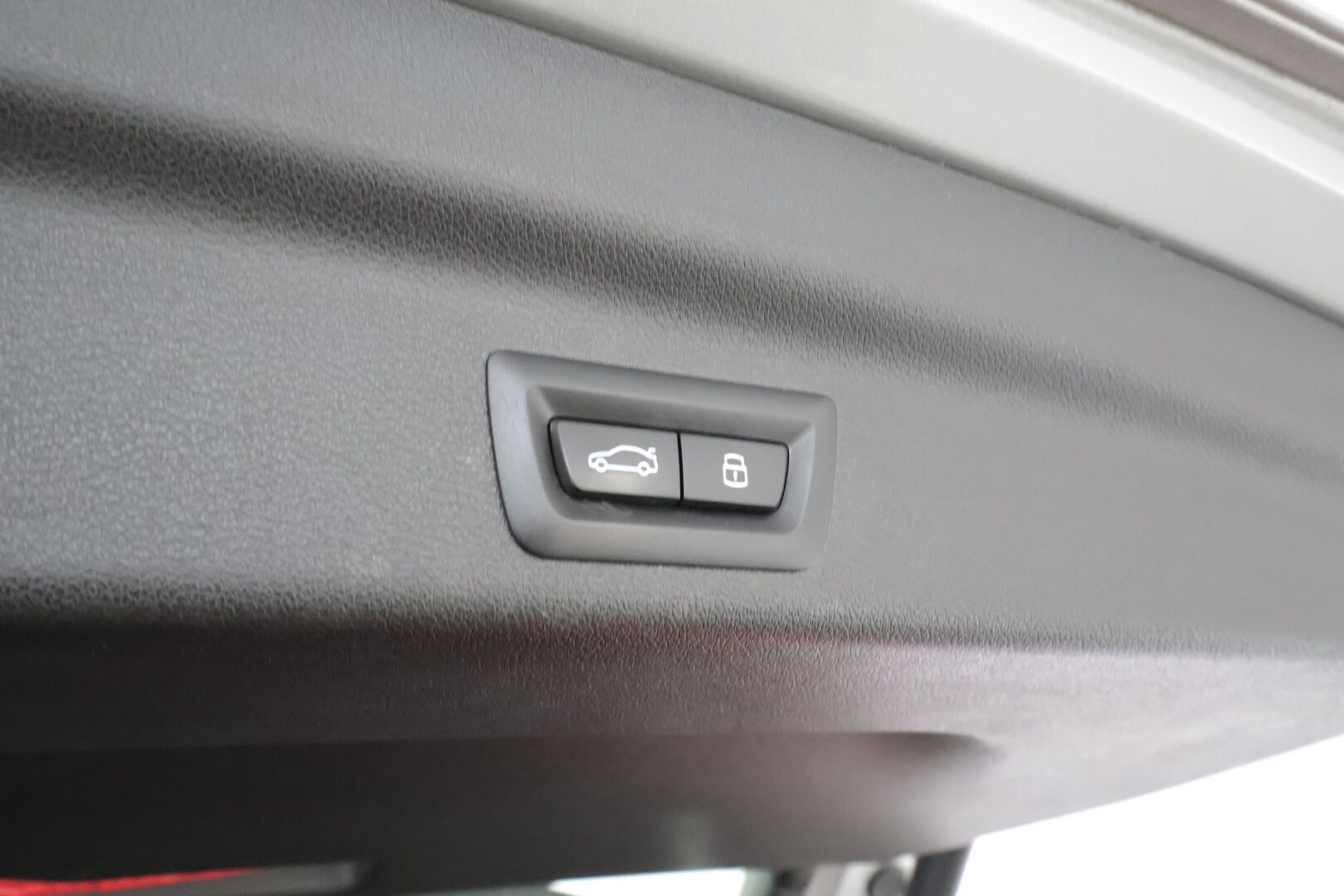 BMW iX1 2023 U11 30 xDrive M Sport Fully Charged * ACC / HUD / 360° / H&K / Koukku / Muistipenkki hieronnalla / ILP / Comfort Access * - 1.Om Suomi-auto / Akku kuntotarkastettu SoH 97,9% / Kahdet renkaat aluvanteilla / Merkkihuollettu / Huippuvarusteet