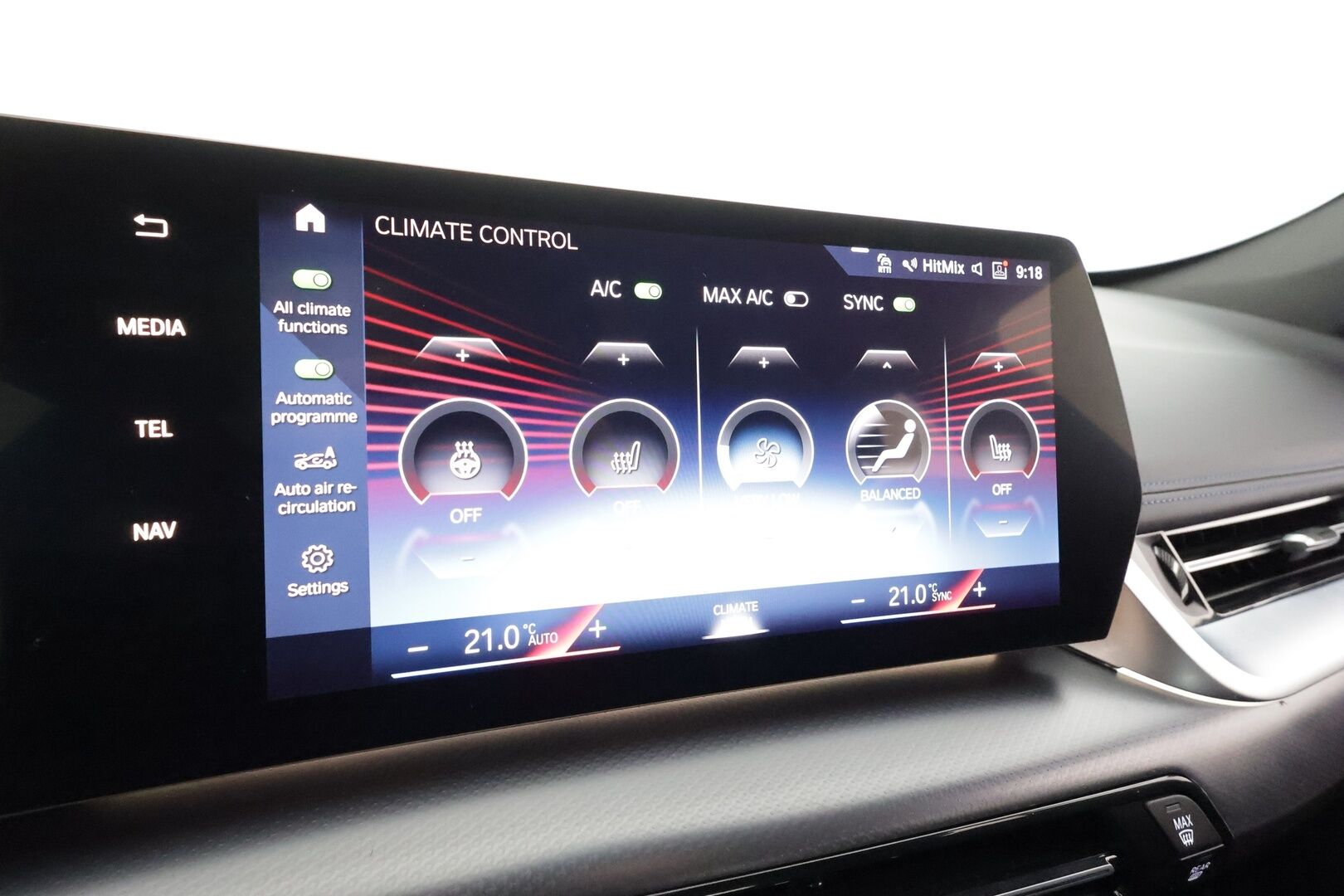 BMW iX1 2023 U11 30 xDrive M Sport Fully Charged * ACC / HUD / 360° / H&K / Koukku / Muistipenkki hieronnalla / ILP / Comfort Access * - 1.Om Suomi-auto / Akku kuntotarkastettu SoH 97,9% / Kahdet renkaat aluvanteilla / Merkkihuollettu / Huippuvarusteet