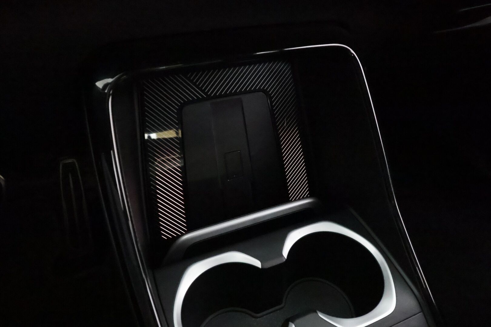 BMW iX1 2023 U11 30 xDrive M Sport Fully Charged * ACC / HUD / 360° / H&K / Koukku / Muistipenkki hieronnalla / ILP / Comfort Access * - 1.Om Suomi-auto / Akku kuntotarkastettu SoH 97,9% / Kahdet renkaat aluvanteilla / Merkkihuollettu / Huippuvarusteet