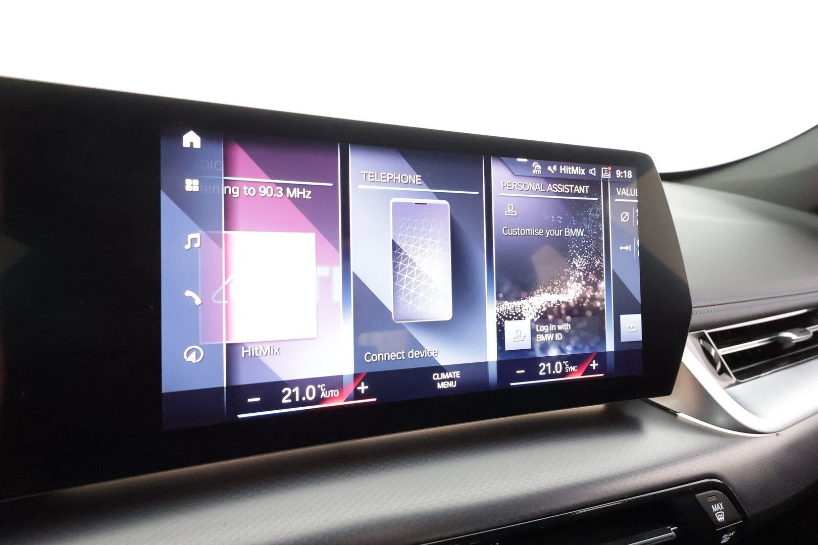 BMW iX1 2023 U11 30 xDrive M Sport Fully Charged * ACC / HUD / 360° / H&K / Koukku / Muistipenkki hieronnalla / ILP / Comfort Access * - 1.Om Suomi-auto / Akku kuntotarkastettu SoH 97,9% / Kahdet renkaat aluvanteilla / Merkkihuollettu / Huippuvarusteet