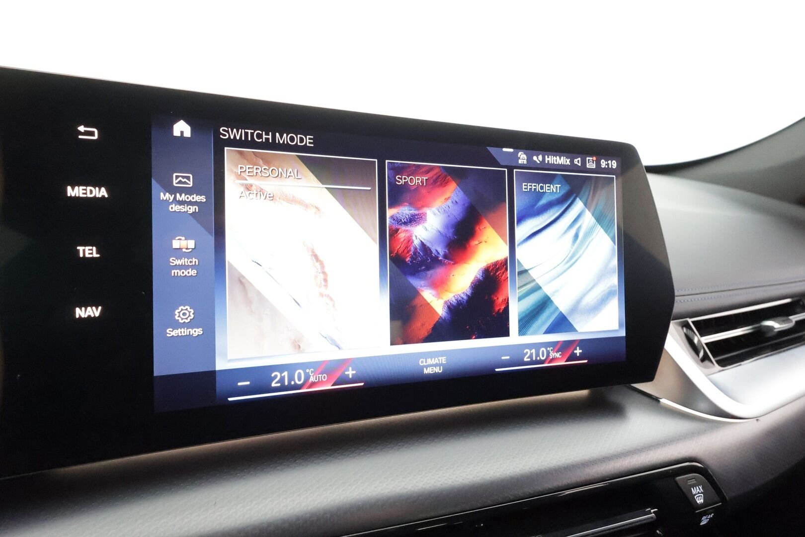 BMW iX1 2023 U11 30 xDrive M Sport Fully Charged * ACC / HUD / 360° / H&K / Koukku / Muistipenkki hieronnalla / ILP / Comfort Access * - 1.Om Suomi-auto / Akku kuntotarkastettu SoH 97,9% / Kahdet renkaat aluvanteilla / Merkkihuollettu / Huippuvarusteet