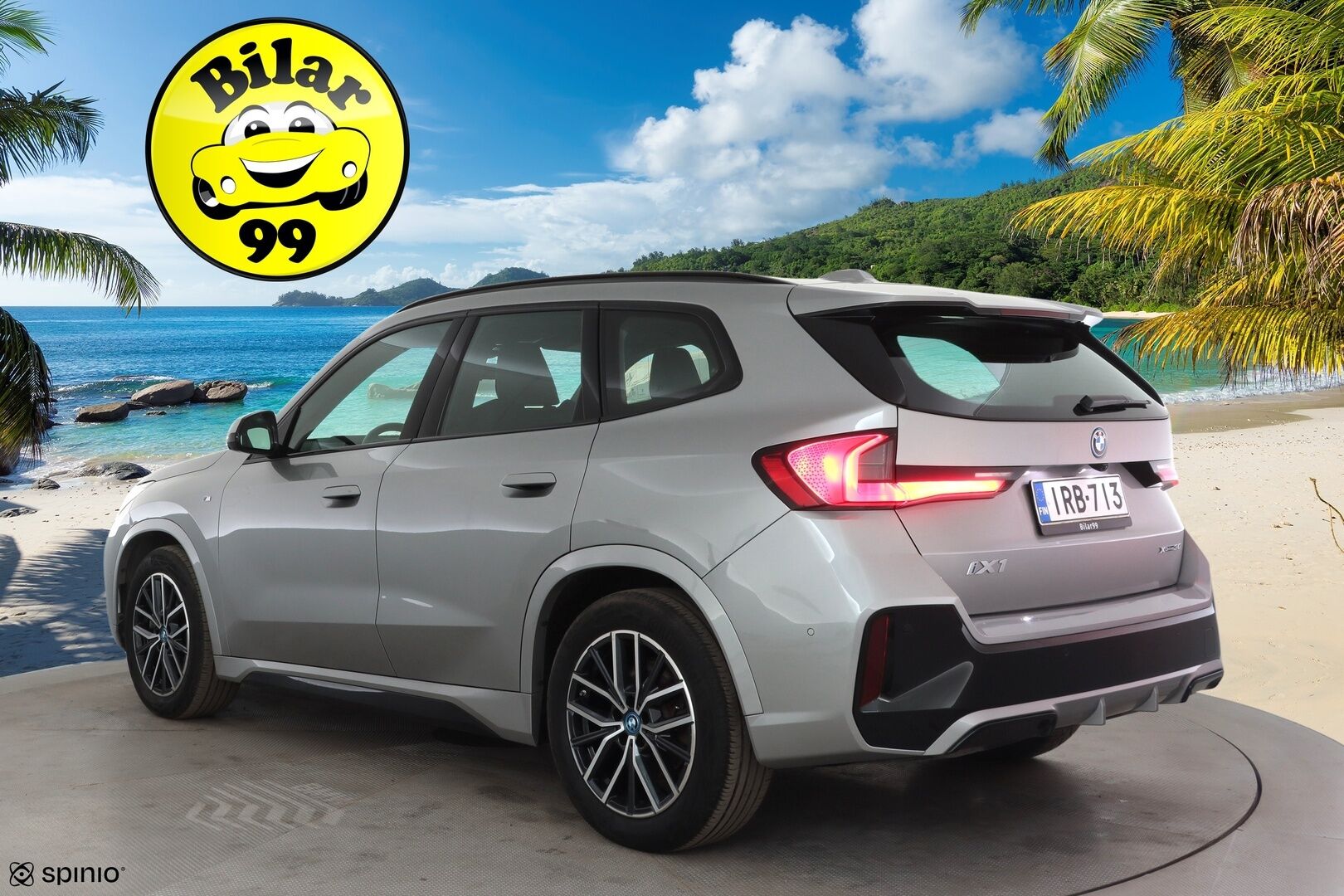 BMW iX1 2023 U11 30 xDrive M Sport Fully Charged * ACC / HUD / 360° / H&K / Koukku / Muistipenkki hieronnalla / ILP / Comfort Access * - 1.Om Suomi-auto / Akku kuntotarkastettu SoH 97,9% / Kahdet renkaat aluvanteilla / Merkkihuollettu / Huippuvarusteet