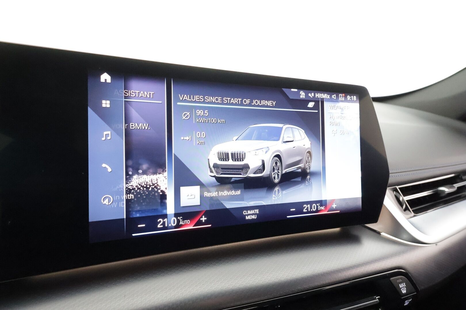 BMW iX1 2023 U11 30 xDrive M Sport Fully Charged * ACC / HUD / 360° / H&K / Koukku / Muistipenkki hieronnalla / ILP / Comfort Access * - 1.Om Suomi-auto / Akku kuntotarkastettu SoH 97,9% / Kahdet renkaat aluvanteilla / Merkkihuollettu / Huippuvarusteet