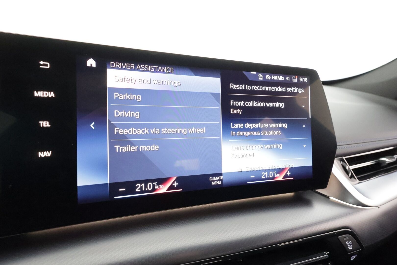 BMW iX1 2023 U11 30 xDrive M Sport Fully Charged * ACC / HUD / 360° / H&K / Koukku / Muistipenkki hieronnalla / ILP / Comfort Access * - 1.Om Suomi-auto / Akku kuntotarkastettu SoH 97,9% / Kahdet renkaat aluvanteilla / Merkkihuollettu / Huippuvarusteet