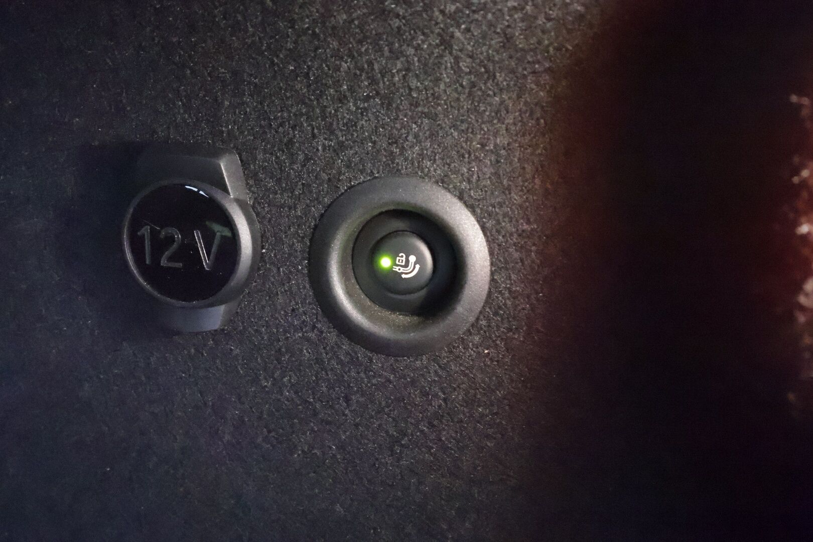 BMW iX1 2023 U11 30 xDrive M Sport Fully Charged * ACC / HUD / 360° / H&K / Koukku / Muistipenkki hieronnalla / ILP / Comfort Access * - 1.Om Suomi-auto / Akku kuntotarkastettu SoH 97,9% / Kahdet renkaat aluvanteilla / Merkkihuollettu / Huippuvarusteet