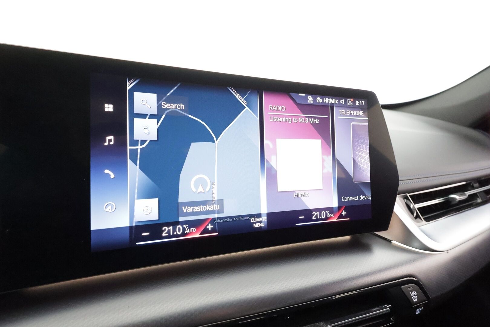 BMW iX1 2023 U11 30 xDrive M Sport Fully Charged * ACC / HUD / 360° / H&K / Koukku / Muistipenkki hieronnalla / ILP / Comfort Access * - 1.Om Suomi-auto / Akku kuntotarkastettu SoH 97,9% / Kahdet renkaat aluvanteilla / Merkkihuollettu / Huippuvarusteet