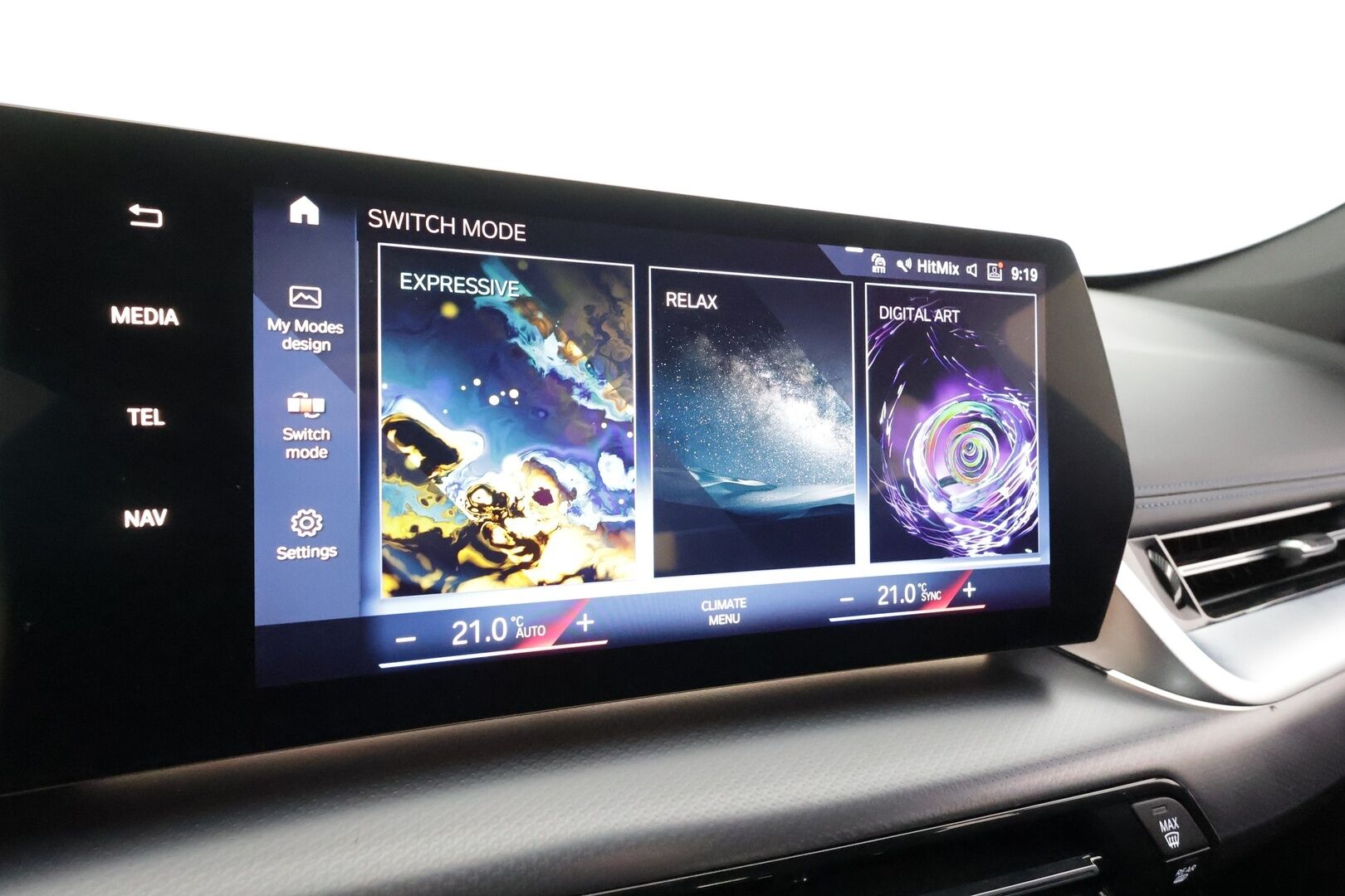 BMW iX1 2023 U11 30 xDrive M Sport Fully Charged * ACC / HUD / 360° / H&K / Koukku / Muistipenkki hieronnalla / ILP / Comfort Access * - 1.Om Suomi-auto / Akku kuntotarkastettu SoH 97,9% / Kahdet renkaat aluvanteilla / Merkkihuollettu / Huippuvarusteet