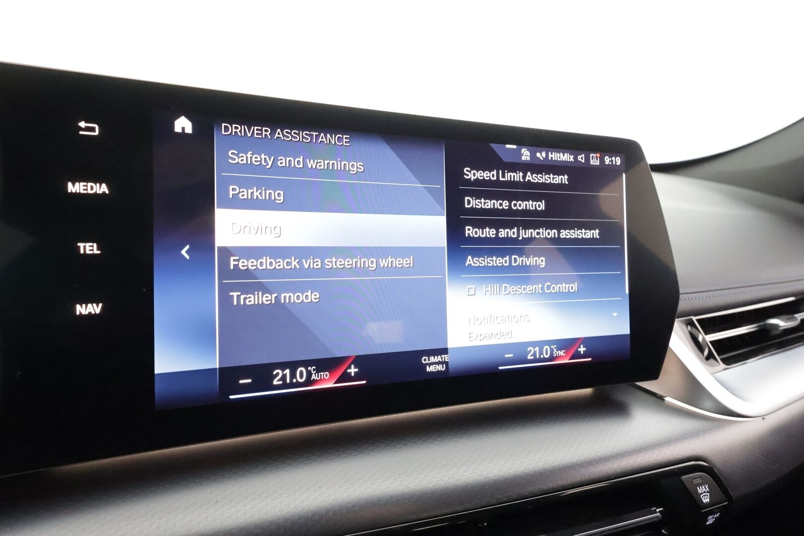 BMW iX1 2023 U11 30 xDrive M Sport Fully Charged * ACC / HUD / 360° / H&K / Koukku / Muistipenkki hieronnalla / ILP / Comfort Access * - 1.Om Suomi-auto / Akku kuntotarkastettu SoH 97,9% / Kahdet renkaat aluvanteilla / Merkkihuollettu / Huippuvarusteet