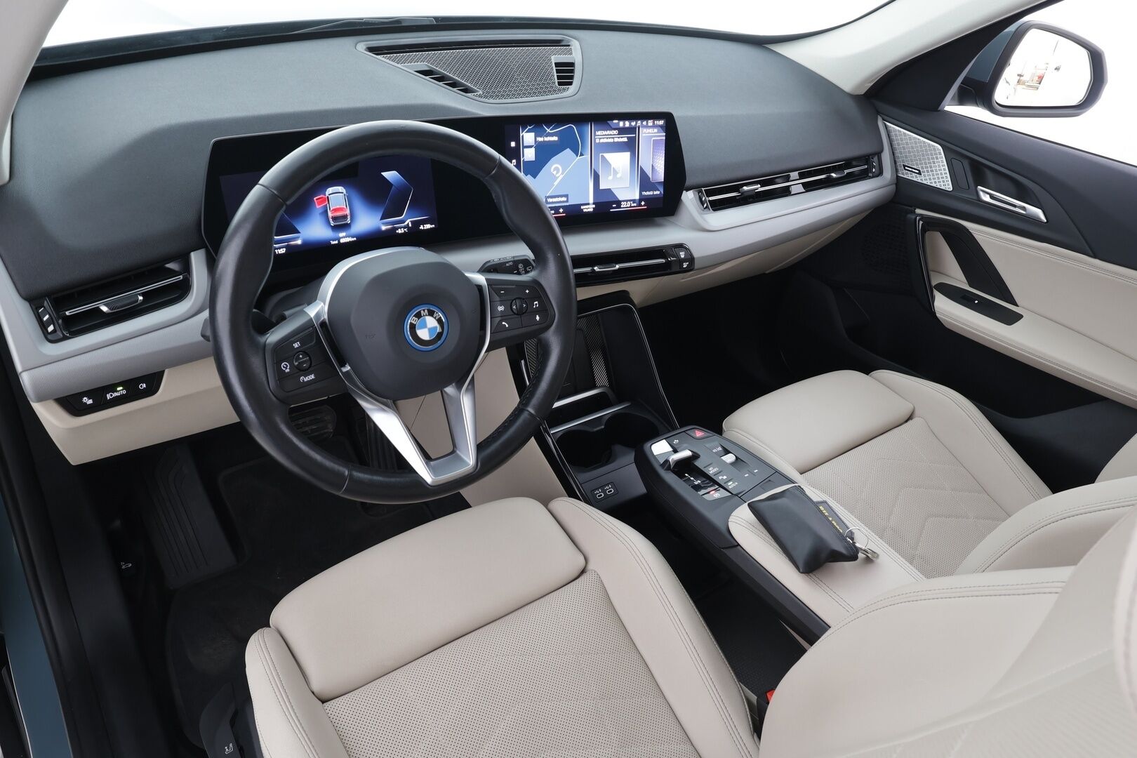 BMW iX1 2023 U11 30 xDrive Charged Edition * ACC / Lisälämmitin / Koukku / H/K / Widescreen / P.Kamera / Sporttipenkit * - 1.Om Suomi-auto / Kahdet Renkaat / Koti & Kauppalataus - HULLUT AVAJAISHULINAT KORKOTARJOUS 3,29 %