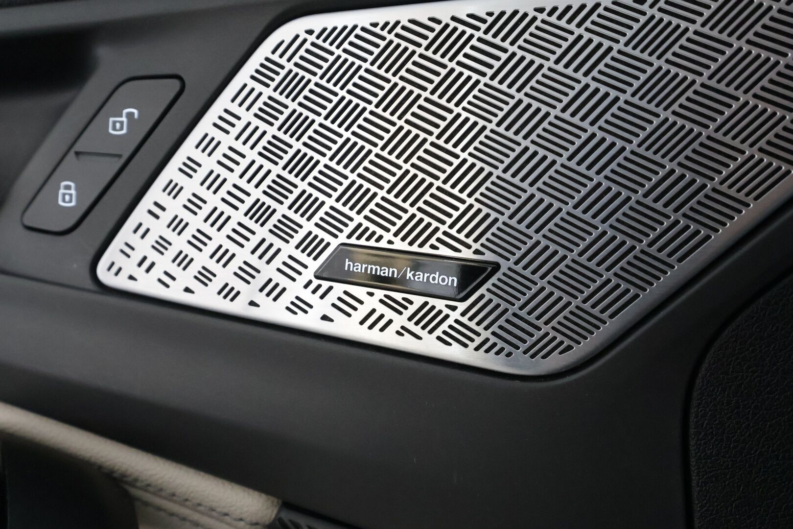 BMW iX1 2023 U11 30 xDrive Charged Edition * ACC / Lisälämmitin / Koukku / H/K / Widescreen / P.Kamera / Sporttipenkit * - 1.Om Suomi-auto / Kahdet Renkaat / Koti & Kauppalataus - HULLUT AVAJAISHULINAT KORKOTARJOUS 3,29 %