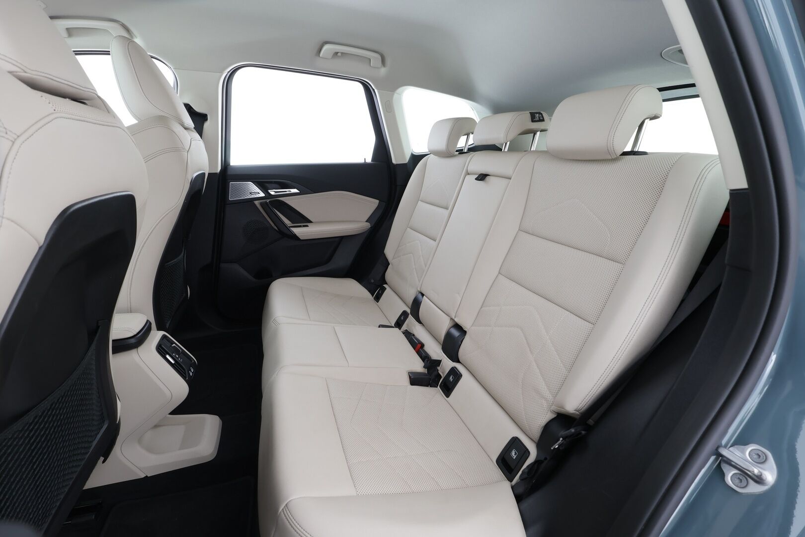 BMW iX1 2023 U11 30 xDrive Charged Edition * ACC / Lisälämmitin / Koukku / H/K / Widescreen / P.Kamera / Sporttipenkit * - 1.Om Suomi-auto / Kahdet Renkaat / Koti & Kauppalataus - HULLUT AVAJAISHULINAT KORKOTARJOUS 3,29 %