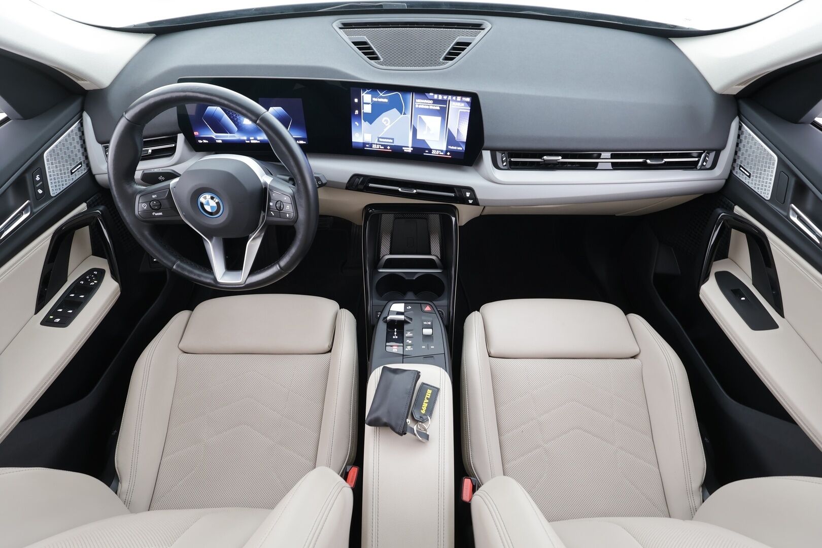 BMW iX1 2023 U11 30 xDrive Charged Edition * ACC / Lisälämmitin / Koukku / H/K / Widescreen / P.Kamera / Sporttipenkit * - 1.Om Suomi-auto / Kahdet Renkaat / Koti & Kauppalataus - HULLUT AVAJAISHULINAT KORKOTARJOUS 3,29 %