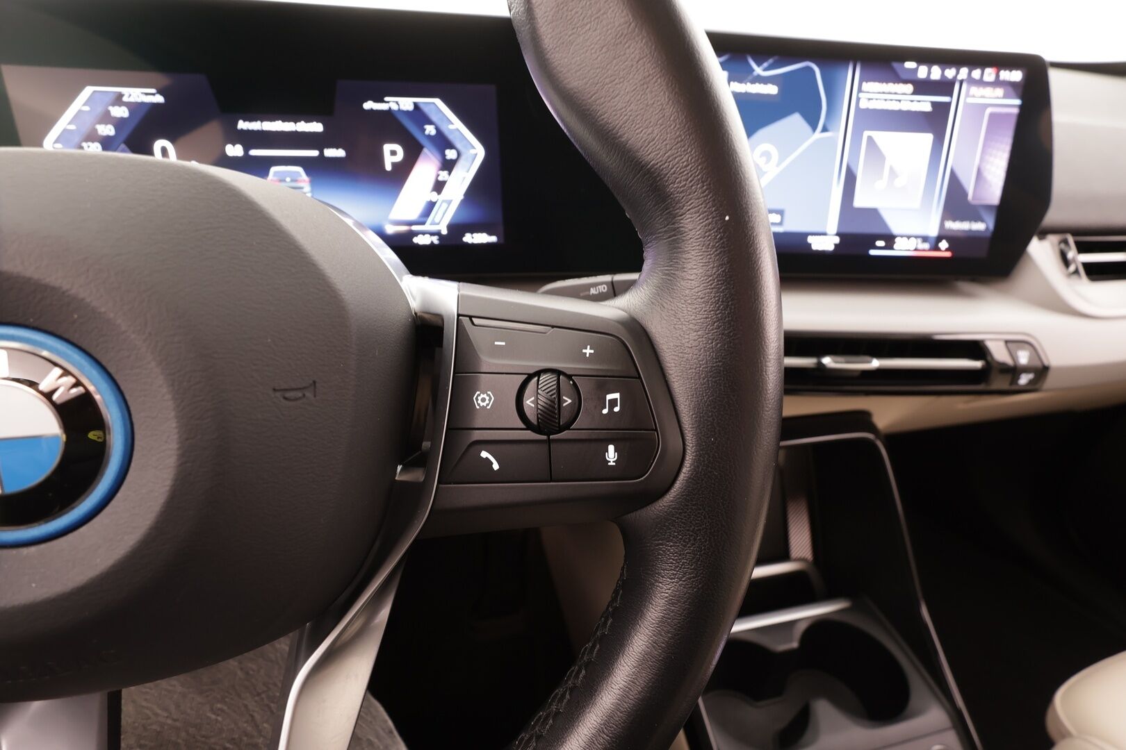 BMW iX1 2023 U11 30 xDrive Charged Edition * ACC / Lisälämmitin / Koukku / H/K / Widescreen / P.Kamera / Sporttipenkit * - 1.Om Suomi-auto / Kahdet Renkaat / Koti & Kauppalataus - HULLUT AVAJAISHULINAT KORKOTARJOUS 3,29 %