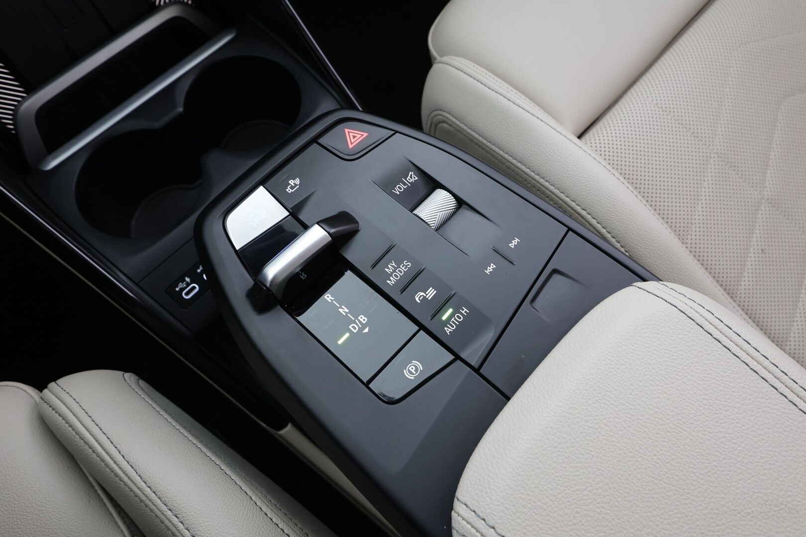 BMW iX1 2023 U11 30 xDrive Charged Edition * ACC / Lisälämmitin / Koukku / H/K / Widescreen / P.Kamera / Sporttipenkit * - 1.Om Suomi-auto / Kahdet Renkaat / Koti & Kauppalataus - HULLUT AVAJAISHULINAT KORKOTARJOUS 3,29 %