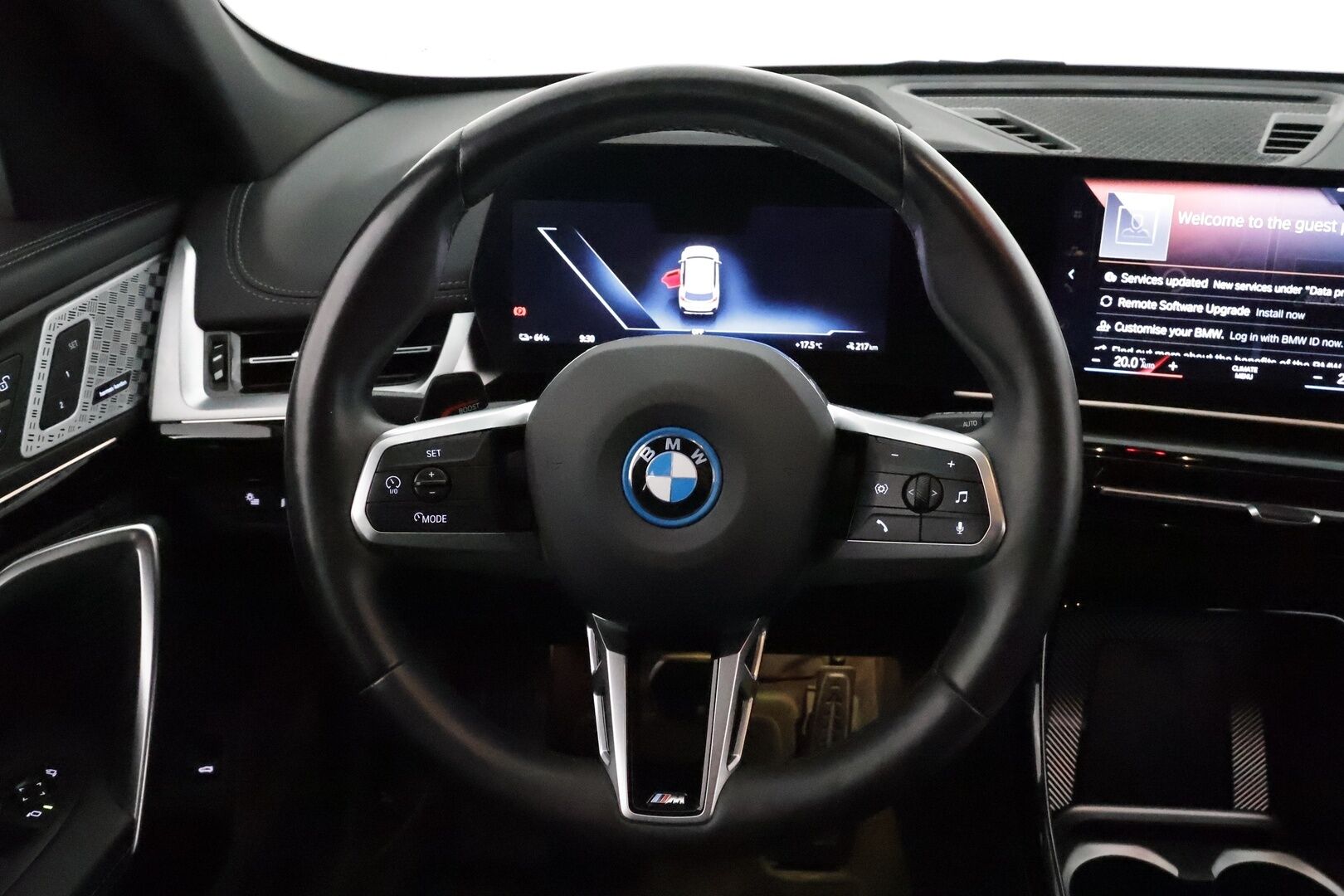BMW iX1 2023 U11 30 xDrive Fully Charged **ACC / HUD / Muistipenkki / H&K / 360° / Koukku / Adapt.LED / Comfort Access / Hierovat penkit** - 3,99 % KORKOTARJOUS TÄHÄN AUTOON 16.9. ASTI! - Akku kuntotarkastettu! / Sähköpenkit / Sporttinahat / Suomi-auto / Kahdet renkaat aluvanteilla