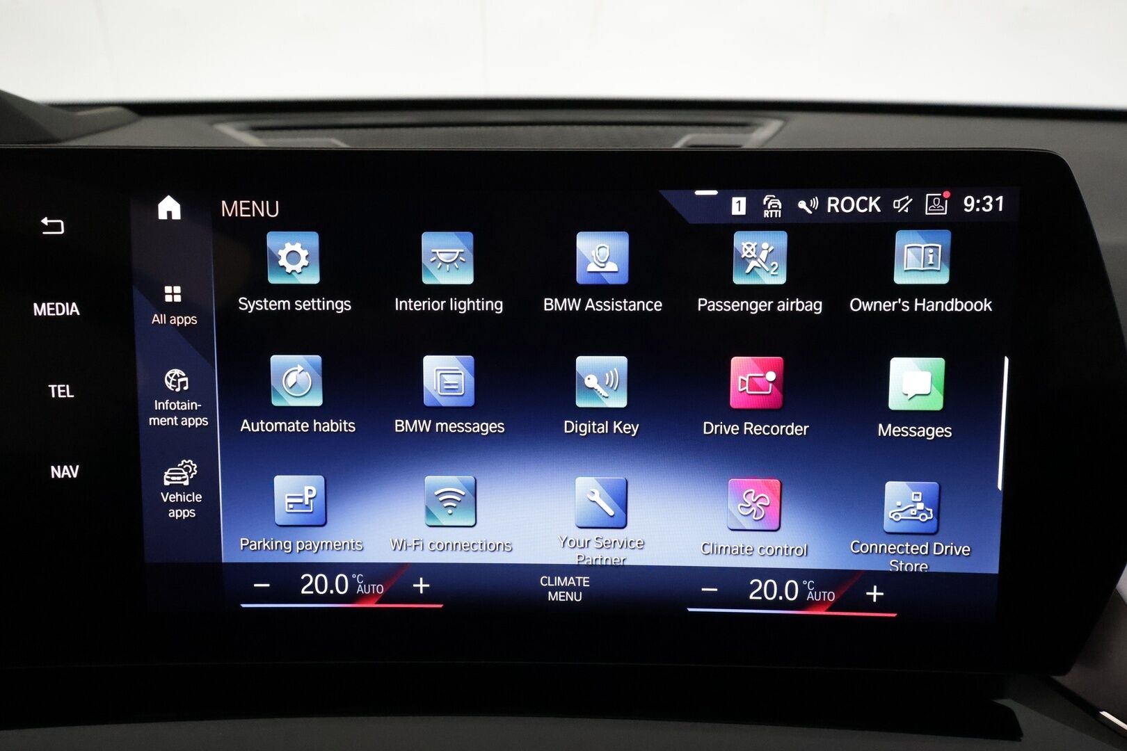 BMW iX1 2023 U11 30 xDrive Fully Charged **ACC / HUD / Muistipenkki / H&K / 360° / Koukku / Adapt.LED / Comfort Access / Hierovat penkit** - 3,99 % KORKOTARJOUS TÄHÄN AUTOON 16.9. ASTI! - Akku kuntotarkastettu! / Sähköpenkit / Sporttinahat / Suomi-auto / Kahdet renkaat aluvanteilla